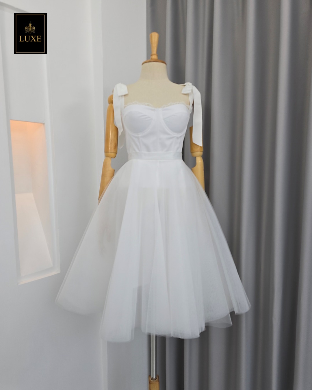 Label : LUXE ชุดเซ็ท เสื้อสายเดี่ยวสไตล์คอร์เซ็ตบรา ผ้ากำมะหยี่เนื้อนุ่มยืดหยุ่น มีโครงทั้งเก็บและดันทรงสวย แต่งลูกไม้ที่ตัวเสื้อ สายริบบิ้นผูกโบว์ที่ไหล่ปรับระดับได้ตามสรีระ คัตติ้งเนี้ยบ ด้านหลังมีซิปถอดได้ ช่วยให้สวมสะดวกค่ะ