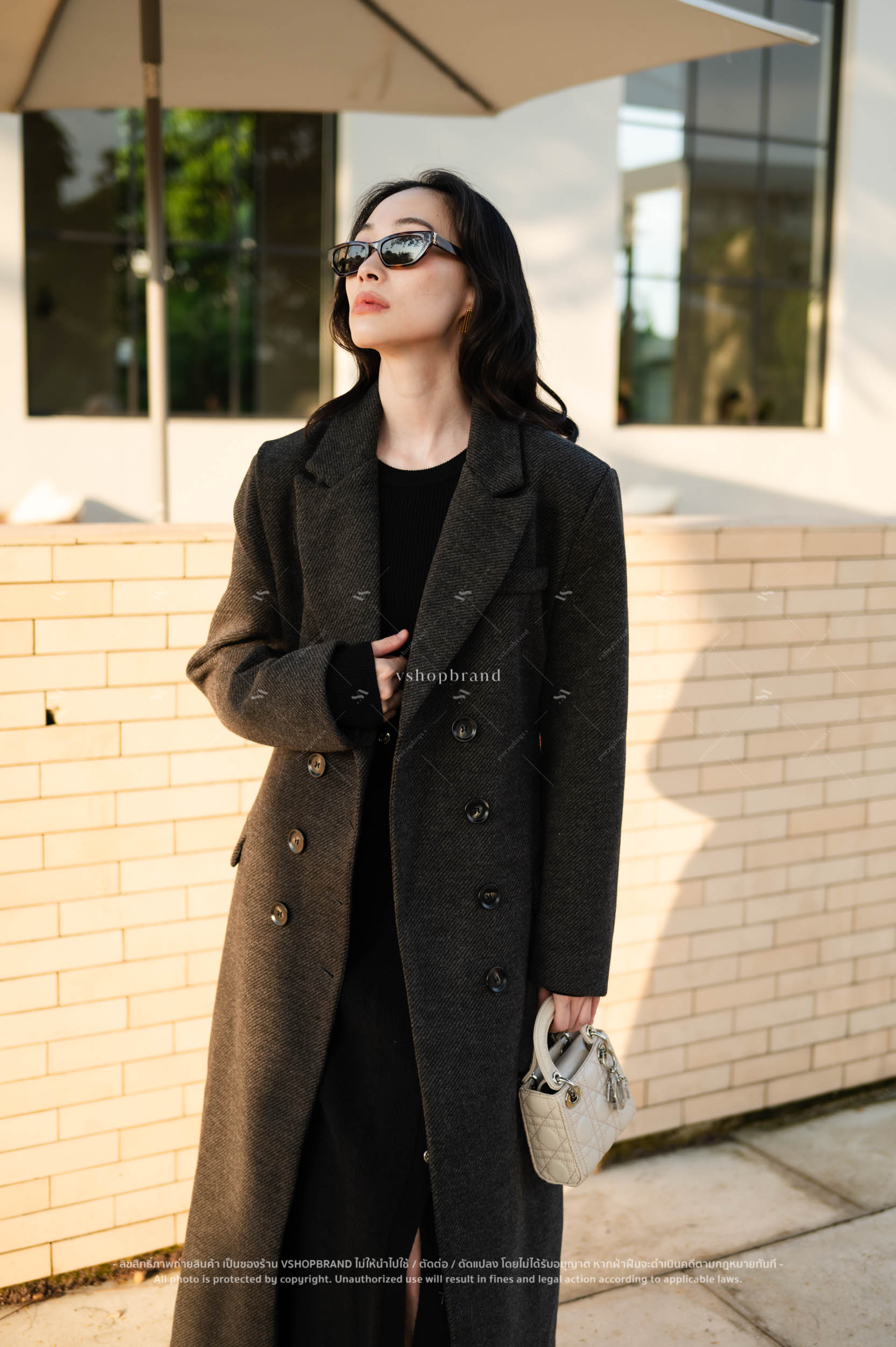 โค้ทยาวทรงตรง เนื้อผ้าวูล ลายผ้าเฉียง