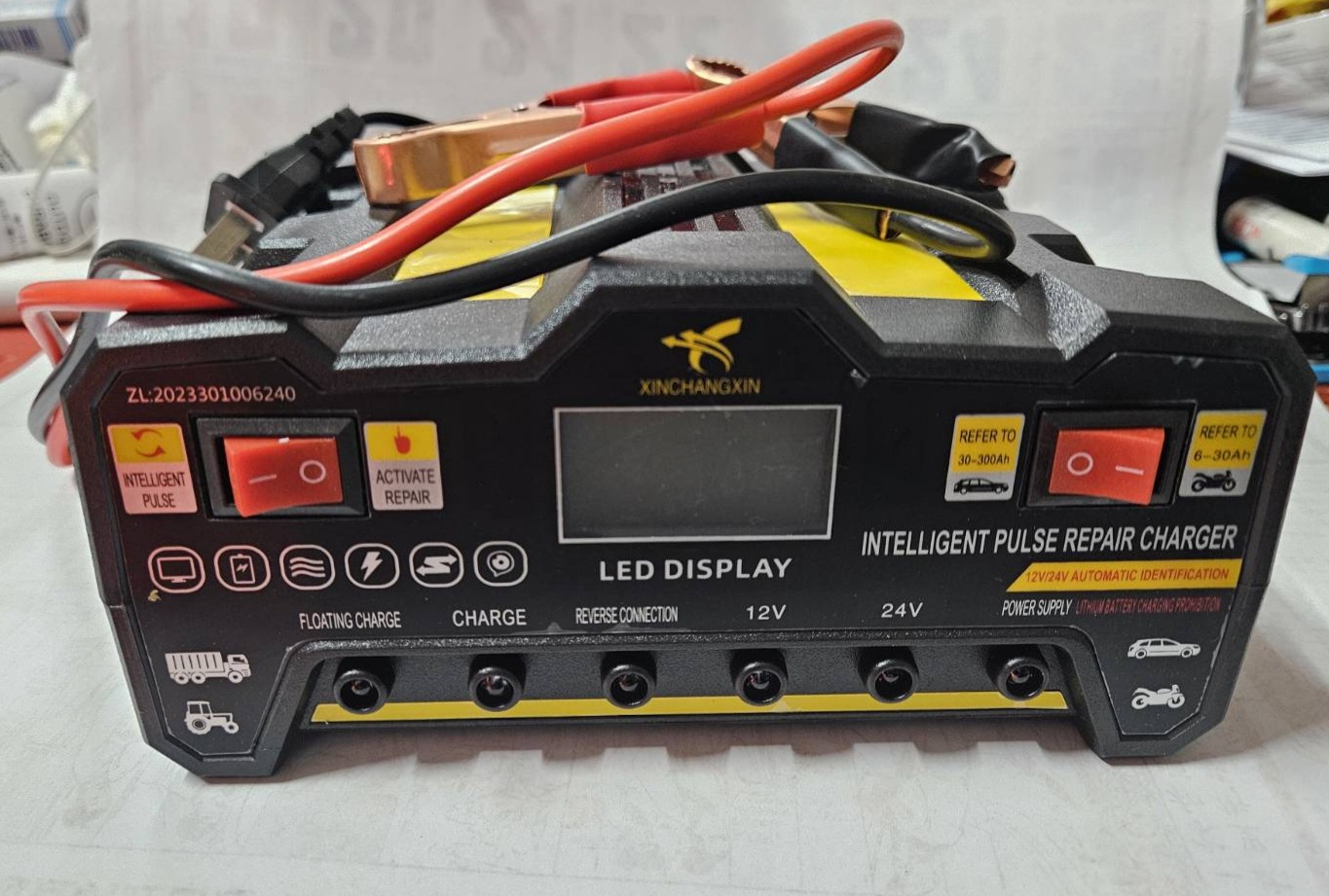 เครื่องชาร์จแบตเตอรี่ Batterry Charger DC 12 - 24 V 6A ( แรงดัดสูงสุด 6 แอมป์ )ชารท์ที่รถได้โดยไม่ต้องถอดขั้วแบตเตอรี่