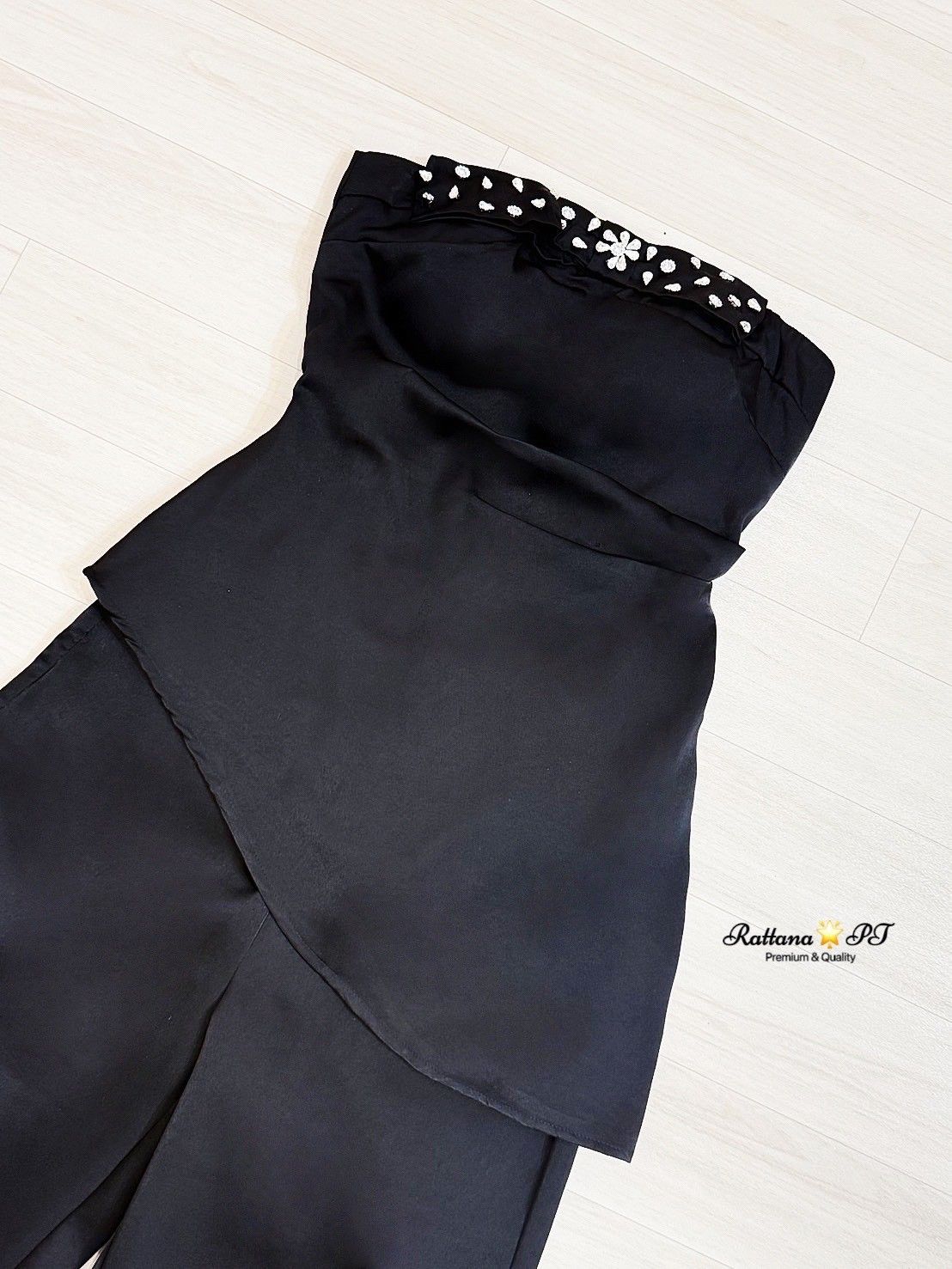 SET เสื้อแต่งเพชรที่หน้าอกสวยหรูมาก หน้าอกมีฟองน้ำ+ กับกางเกงขายาวสีดำ มีซิบด้านหลัง