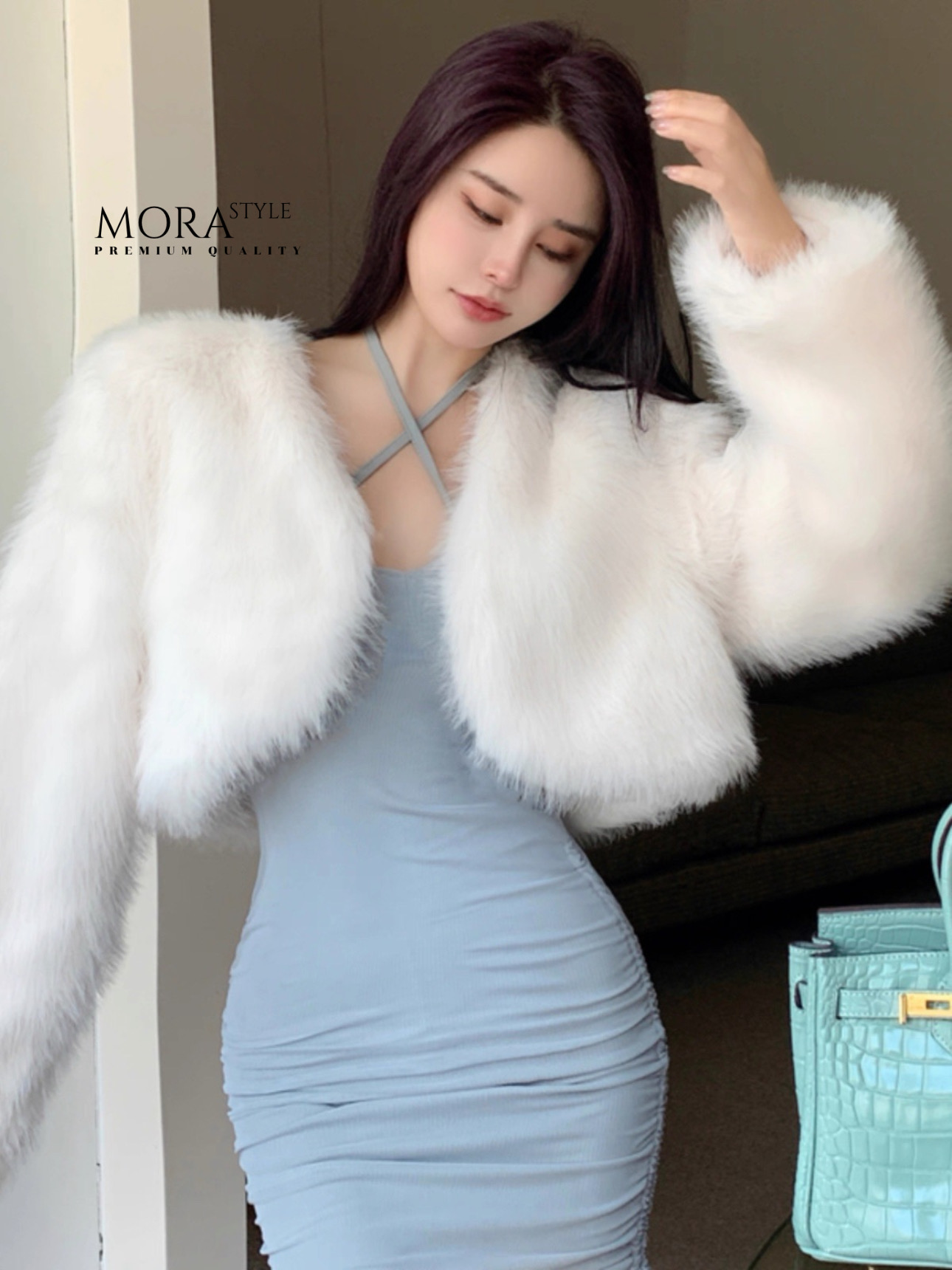 เสื้อคลุมแขนยาวแต่งขนทั้งตัว งานสวยแพง เหมาะกับแฟชั่นหนาวนี้สุดๆ ดีไซน์ออกมาเก๋ งานคือน่ารักมากค่ะ สาวๆต้องมีติดตู้นะคะ