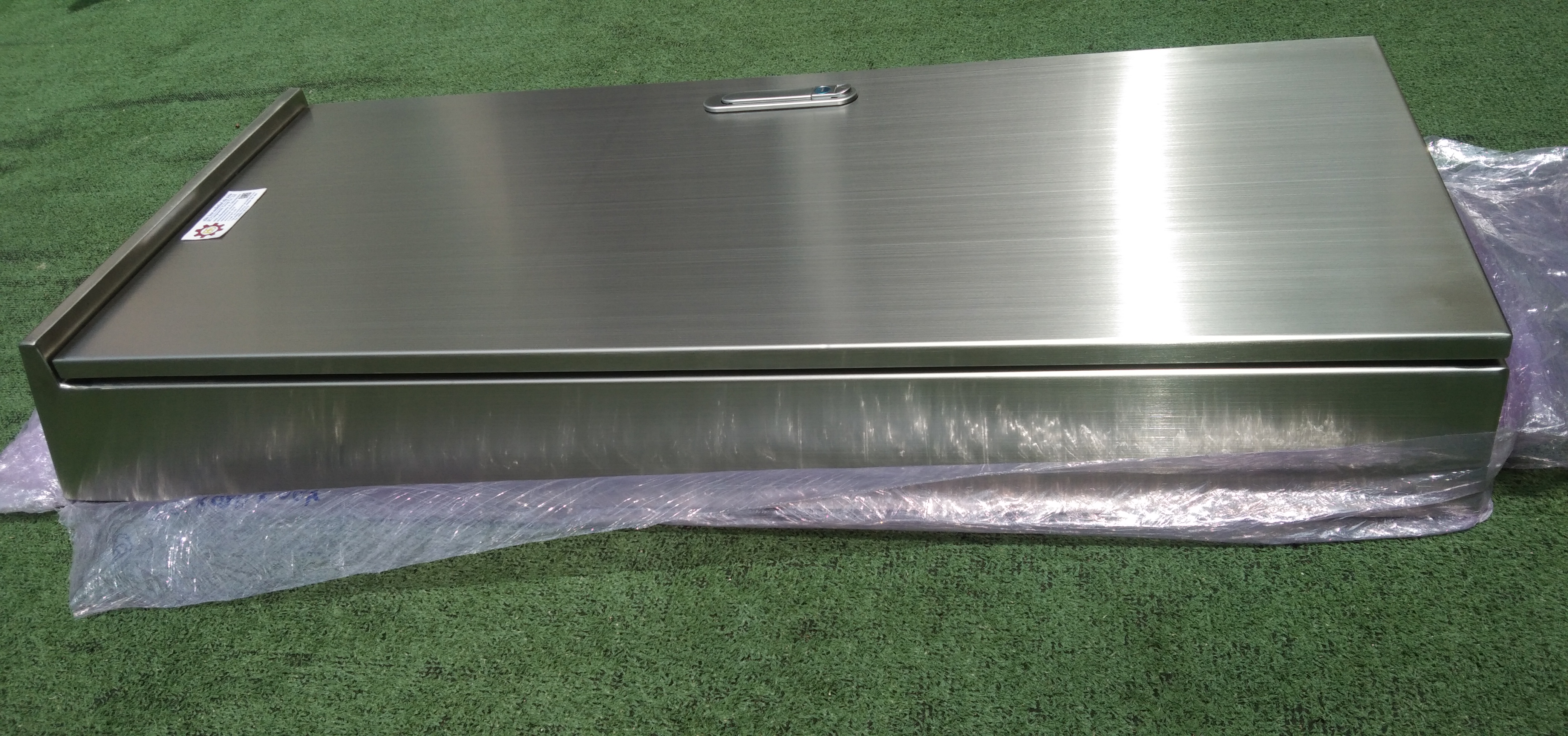 LOAD CENTER 250A ตู้สแตนเลส 304 มีหลังคาสโลป W450xH1050xD152mm. (42ช่อง)