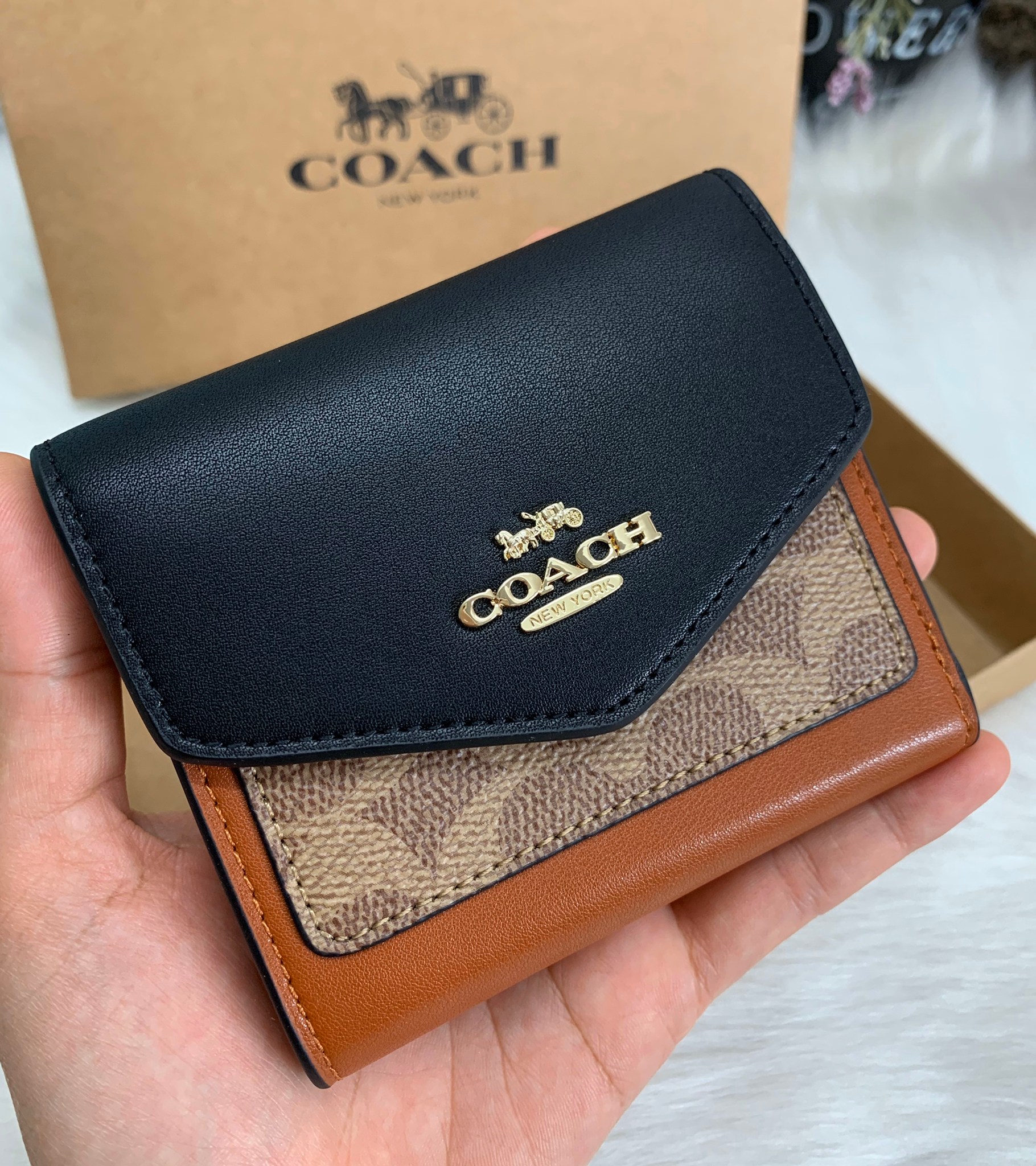 กระเป๋าสตางค์ผู้หญิงแบรนด์เนมโค้ชลายC เรียบหรูดูแพง COACH SHOT WALLET BAG F31548 -สีดำน้ำตาลลายC