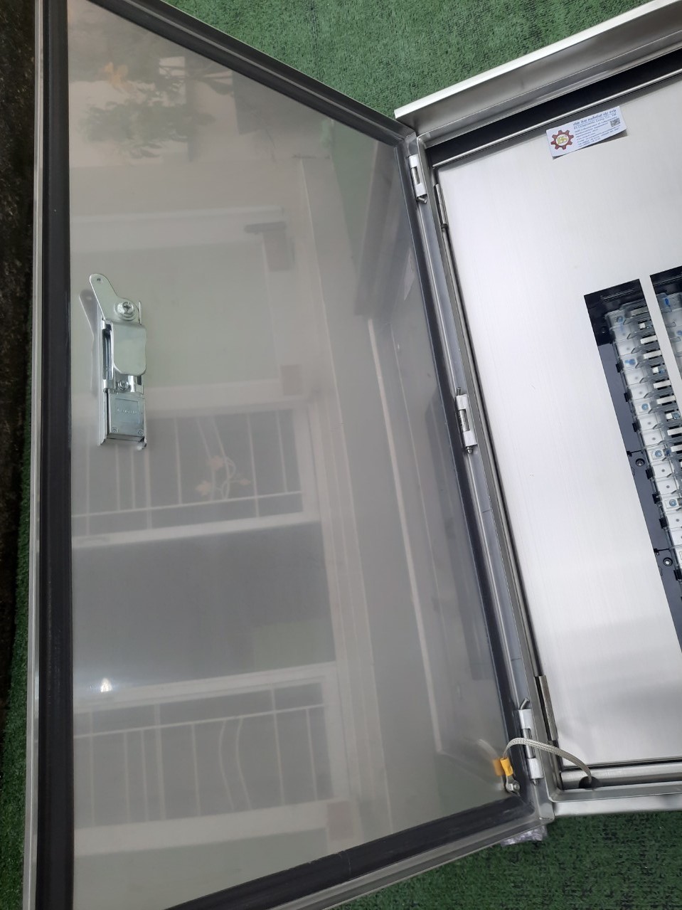 Main LUG 100A ตู้สแตนเลส 304 มีหลังคาสโลป W450xH800xD152mm. (42ช่อง)