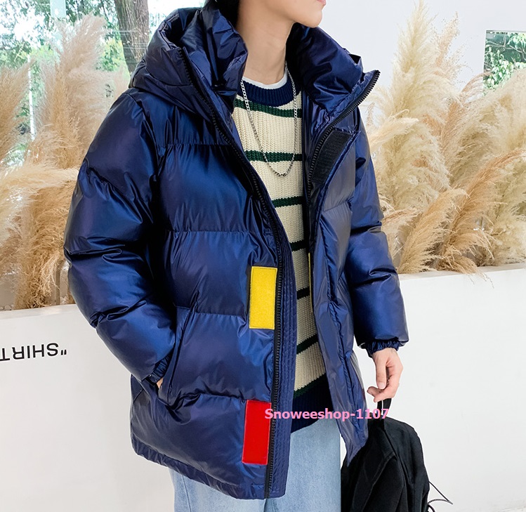 เสื้อขนเป็ดบุนวมหนังเงา สไตล์มิลเลเนียมปกคอสูง แต่งแถมสีตัด ฮู้ดชายเสื้อปรับสายได้ ทรงโอเวอร์ไซส์ใส่ได้ทั้งผู้ชายและผู้หญิง