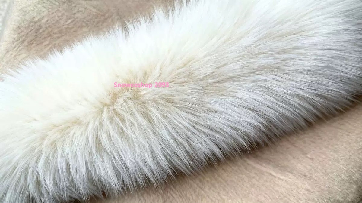 ผ้านุ่มนิ่มมาก ใส่สบายไม่คัน โค้ทขนเฟอร์ตัวนี้คือ ของมันต้องมี สำหรับทริปหน้าหนาว ซับในหนา อบอุ่นจริง ใส่เที่ยวยุโรป เกาหลี ญี่ปุ่น เอาอยู่ มีให้เลือก 4 สีแบบผู้ดีทุกสี