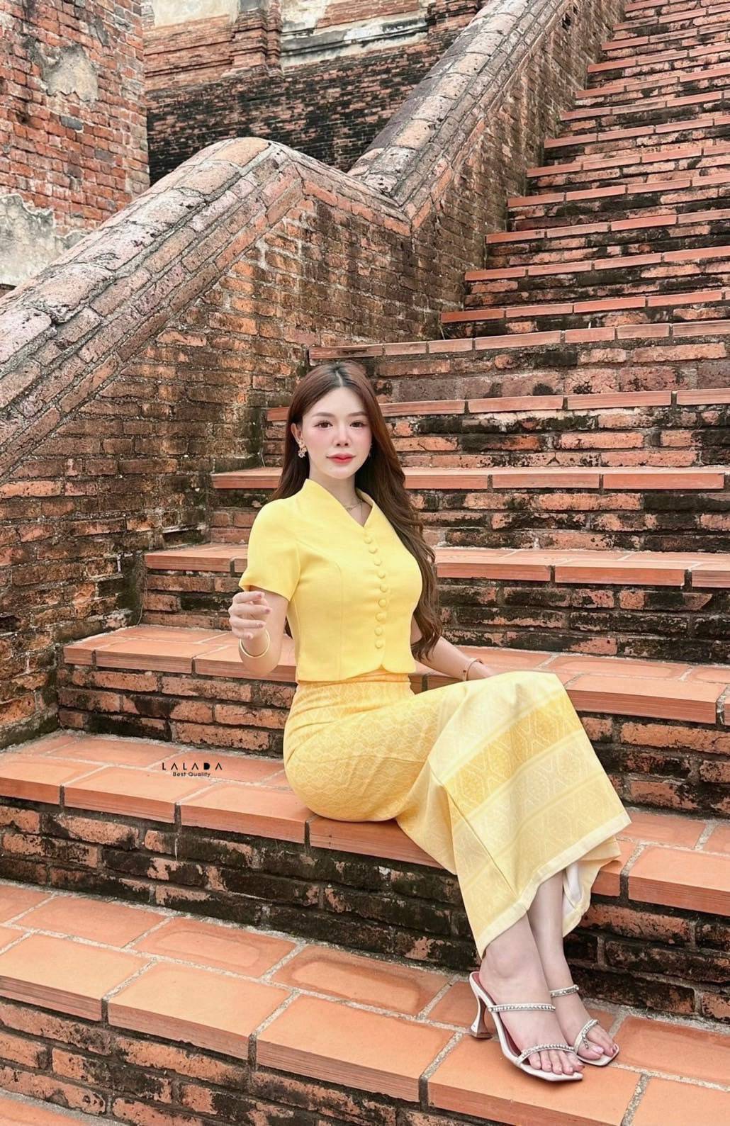 🌸LALADA (ลลดา)🌸 พร้อมส่ง 4 ไซส์ค่ะ #งามอย่างไทย #ชุดไทย •Detail : set 2 ชิ้น ผ้าไทย ชุดไปทำบุญ ชุดไปงาน พร้อมส่งค่า เสื้อคอวีสีชมพูกระดุมหน้า ช่วงอกเสริมฟองน้ำแมทช์กับผ้าถุงสำเร็จ ผ้าพิมพ์ลายมีซิบหลัง สวมใส่สะดวก สีสวย งานบุญ งานบวชได้หมดเ