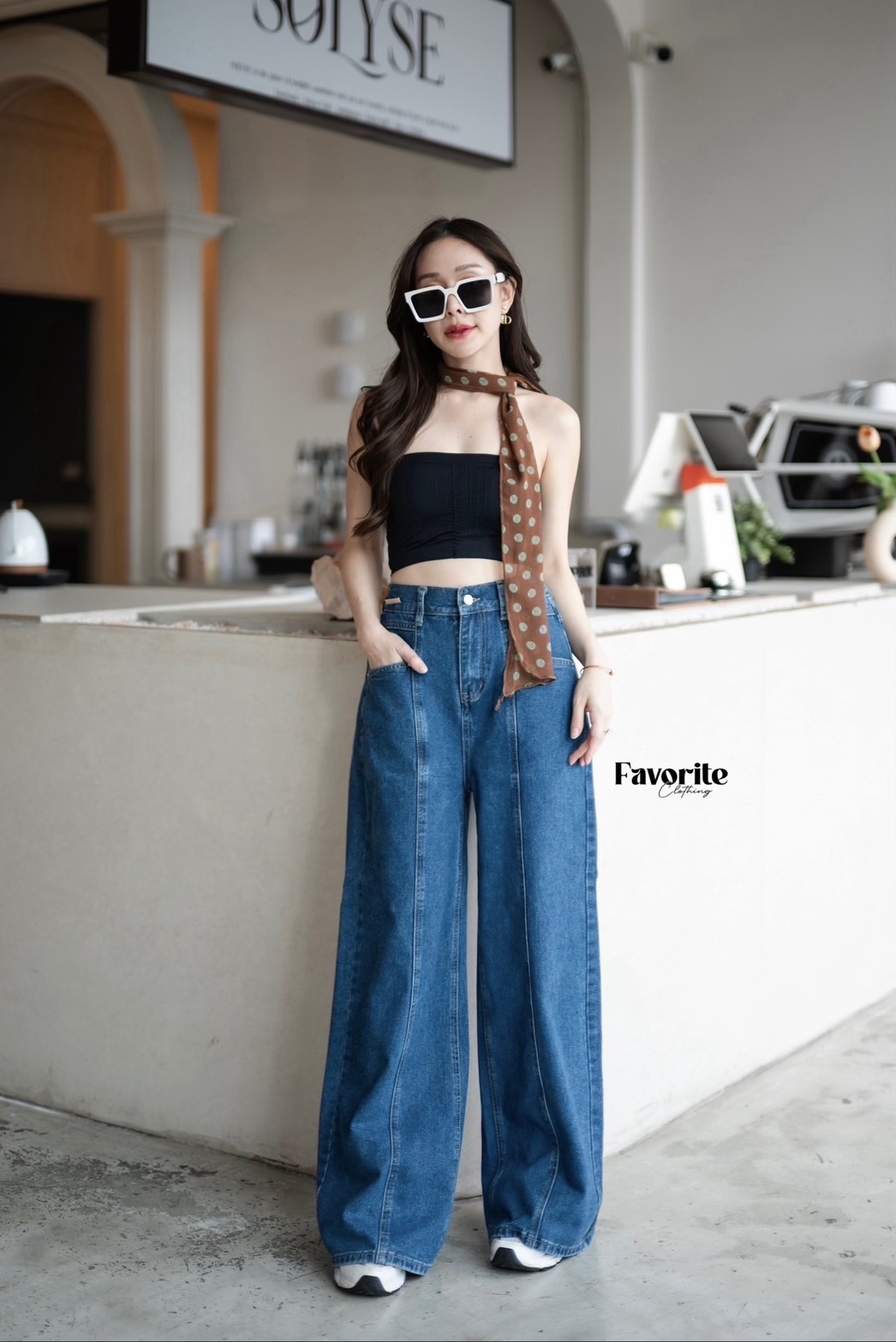 กางเกงยีนส์ขายาว❣️ กางเกงยีนส์ขายาว แต่งตีเกล็ดด้านหน้า เอวดึงยางสม็อคด้านหลัง งานผ้ายีนส์สวยมาก ใส่แล้วทรงสวยมากค่า มาพร้อมผ้าผูกลายจุด เก๋มากค่า แล้วแต่เราจะmix and match เลยค่ะ ห้ามพลาดเลย!!!!! (Free Polka dot fabric)