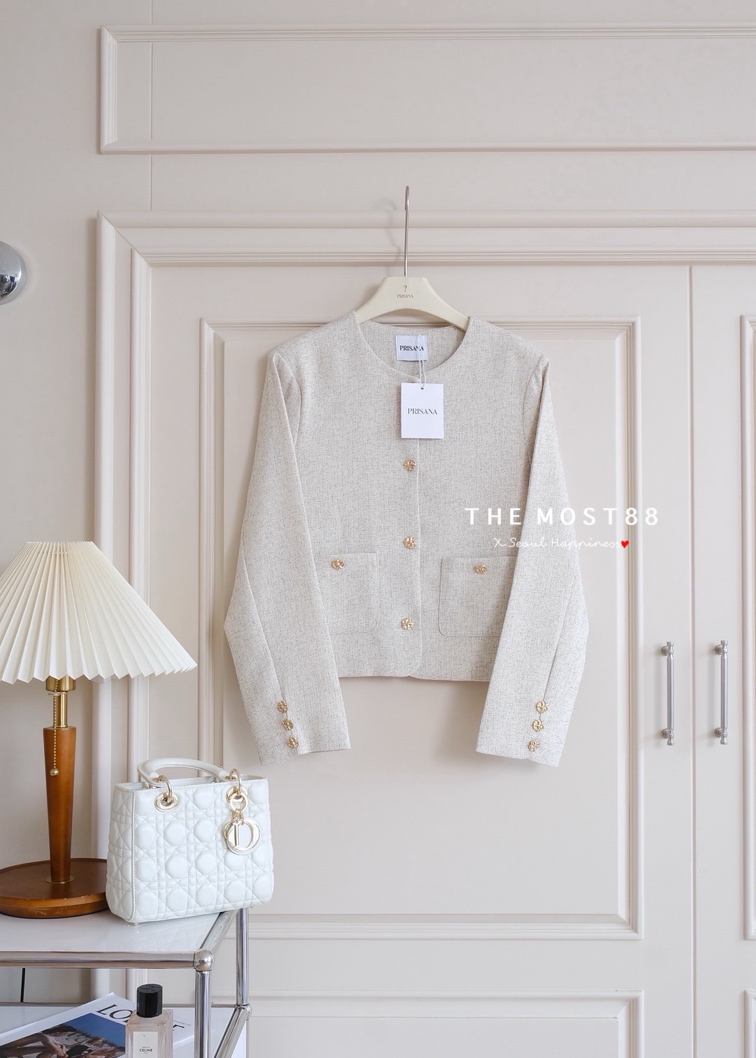 เสื้อคลุมสไตล์สูท งานผ้าทวีตเกรดแพง ใส่ไม่คันระคายผิว ตัดเย็บซับในแบบเดียวกับงานเบลเซอร์เกรดห้าง ดีเทลแต่งกระดุมโลหะสีทองสวยติดแกรม โอ้โหพลาดไม่ได้คร่าา งานจริงสวยเกินปกมากก