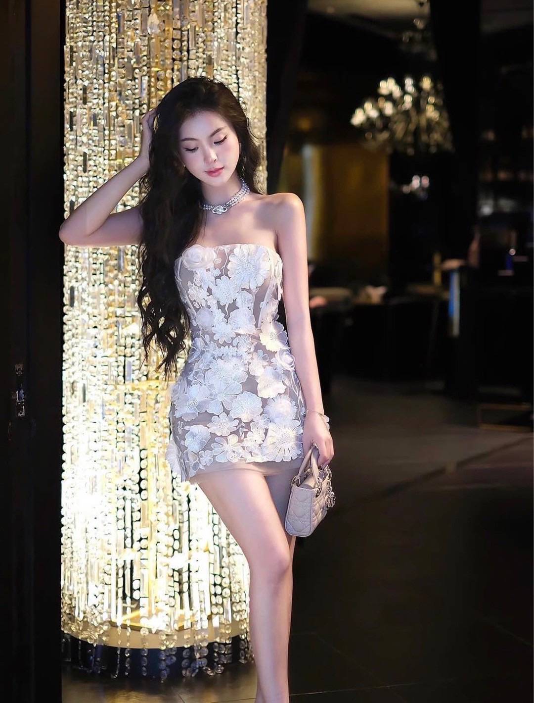 มินิเดรสเกาะอก เนื้อผ้าลูกไม้อย่างดี อกเสริมฟองน้ำ มีขอบยางกันลื่น ฝานซิปหลัง การันตีงานคุณภาพ นักรักโซคิ้วมากๆค่ะ