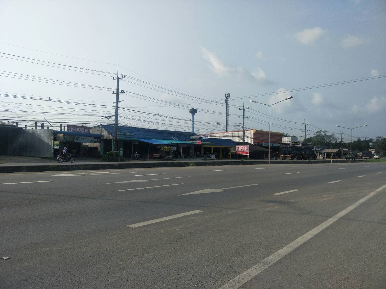 ขายที่ดินสวยอำเภอท่าแซะราคาถูกลดราคาพิเศษ 36 ไร่ พร้อมอาคารพาณิชย์แบ่งขายติดถนนใหญ่เพชรเกษม ตรงข้ามโรงพยาบาลอำเภอท่าแซะ ที่ดินเป็นผืนเดียวกัน จ.ชุมพร