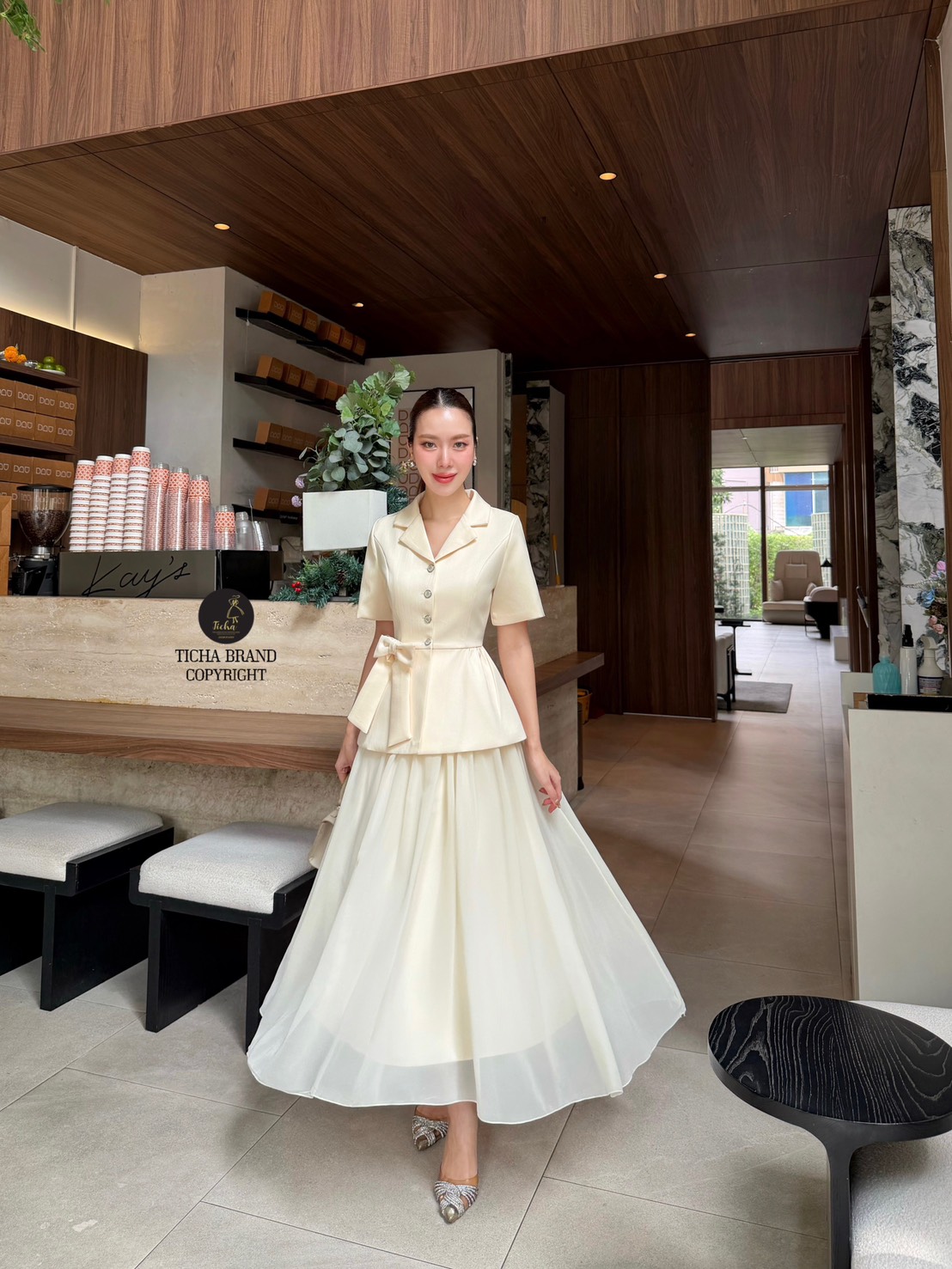 Set.3 ชิ้นเสื้อ+ กระโปรง+เข็มกลัด