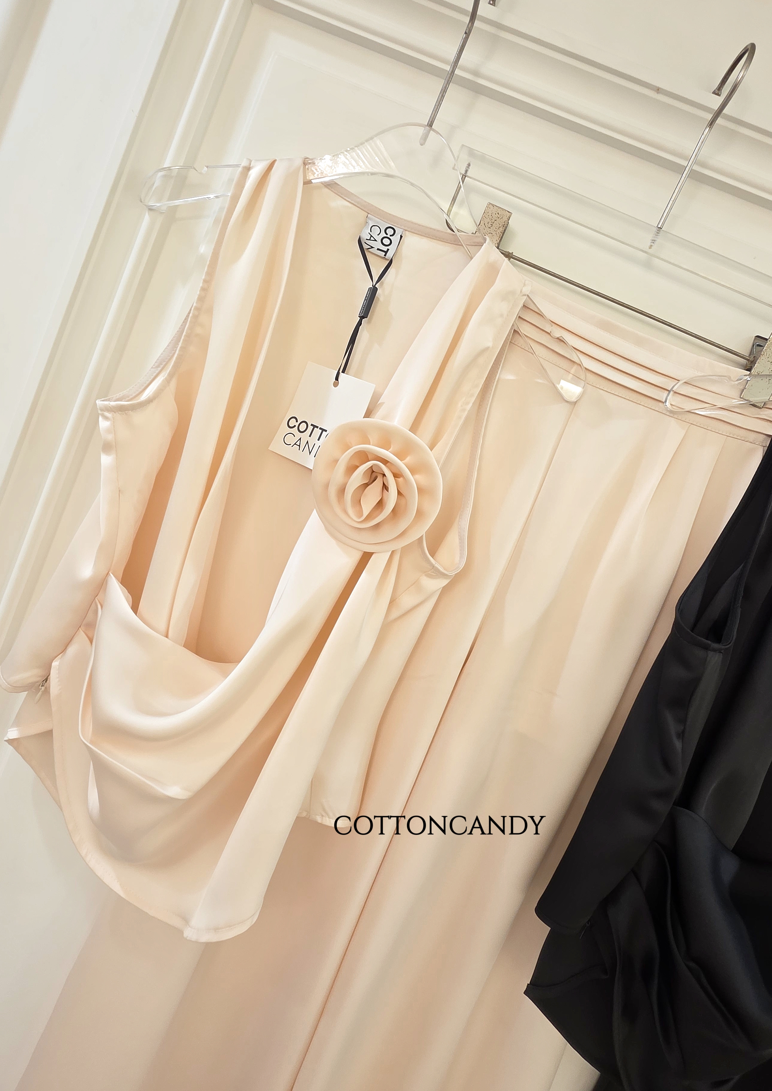 กางเกงขายาวดีเทลตีเกร็ดเอวงานสวยดูแพงมากๆ โทนสีวยละมุนสุดๆ บอกเลยสวยจึ้งมากกกก