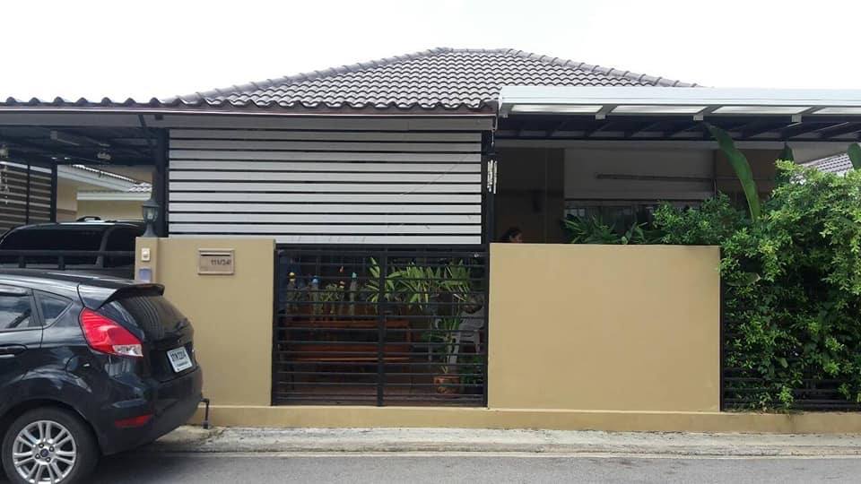 ขายบ้านสวยอ.เมืองราชบุรี ราคาถูกพร้อมเข้าอยู่ เฟอร์นิเจอร์ครบครัน 2 ห้องนอน 2 ห้องนํ้า หมู่บ้านชีวาใกล้โตโยต้าลิสซิง 959 เมตรสยามนิสสัน 1.2 กมบิ๊กซี 2.3 กม.