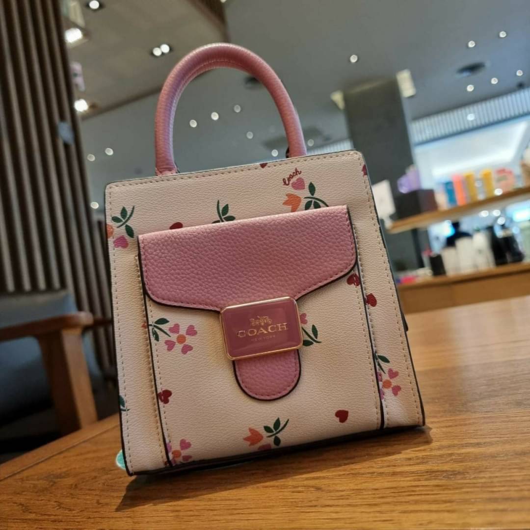 กระเป๋าสะพายไฮโซแบรนด์เนมโค้ชสีขาวชมพูลายดอกไม้หัวใจน่ารักหนังแท้ COACH C7599 MINI PEPPER CROSSBODY WITH HEART PETAL PRINT