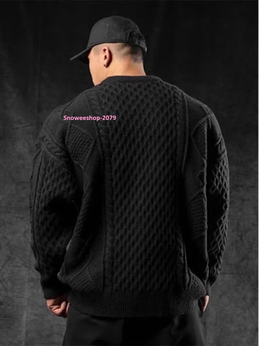 สเวตเตอร์ไหมพรมทอหนา สุดเท่สำหรับหนุ่มไซส์ใหญ่ XL–8XL ไซส์ใหญ่ถึง 59 นิ้ว ใส่แล้วดูเพรียว ไม่อ้วน ไม่แน่น ผ้านุ่ม หนา อุ่นกำลังดี ใส่เที่ยวต่างประเทศ ใส่ลุคเท่ในเมือง เรียบหรู ดูแพงแบบผู้ชายมินิมอล สีดำคลาสสิก แมตช์ง่าย ใส่ได้ทุกวัน