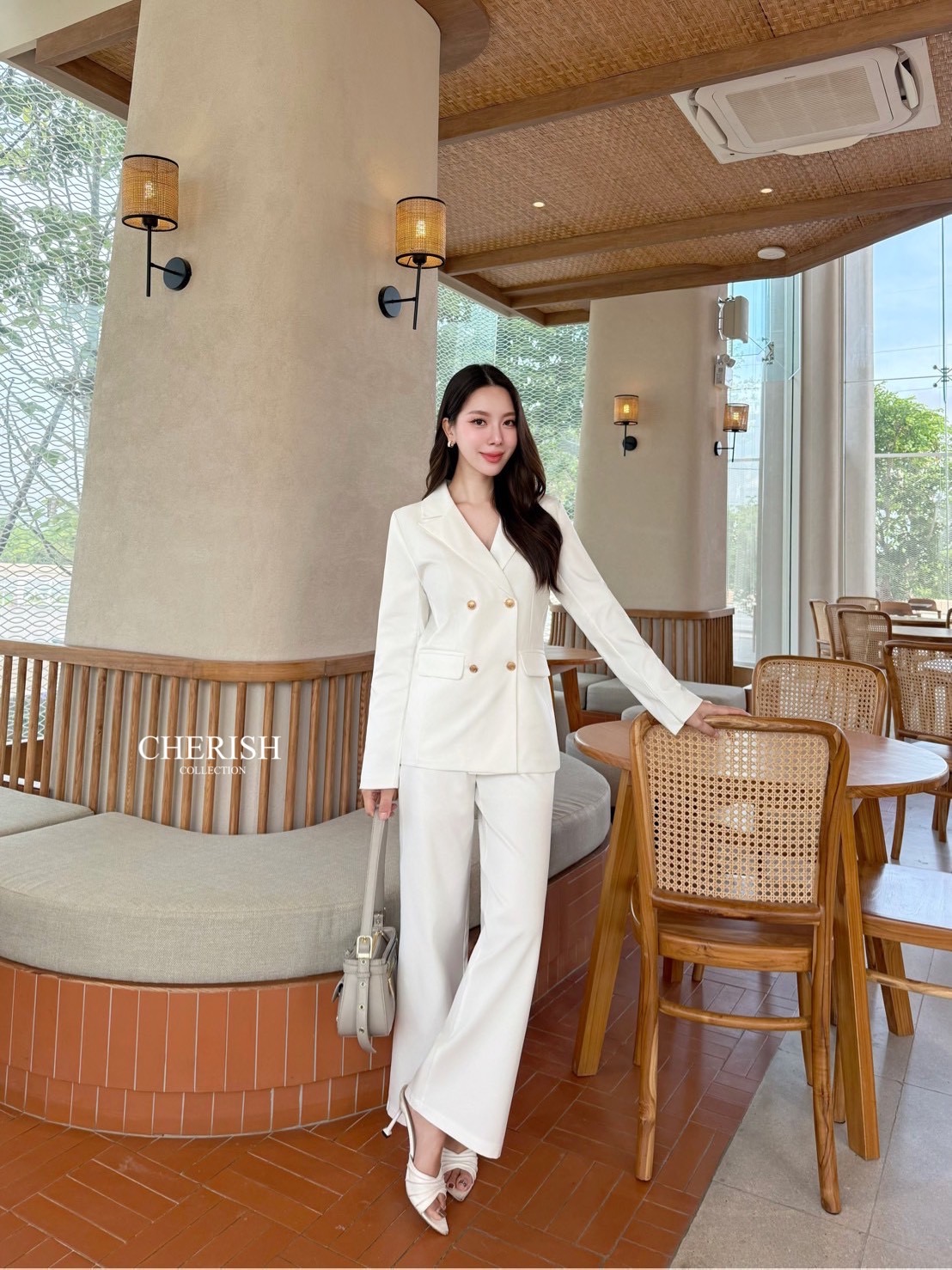 Setsuit เสื้อ+กางเกง ลุค CEO เรียบหรู ดูทันสมัย ทรงสวย ใช้ผ้าดี ใส่สบาย ตัวเสื้อสูทแต่งกระดุมทองมีกระเป๋า พร้อมซับในทั้งตัว มาพร้อมกับกางเกงขากระบอก มีกระเป๋า 2 ข้าง เซตนี้จะใส่ทำงาน หรือออกงานดูดีสุดๆค่ะ
