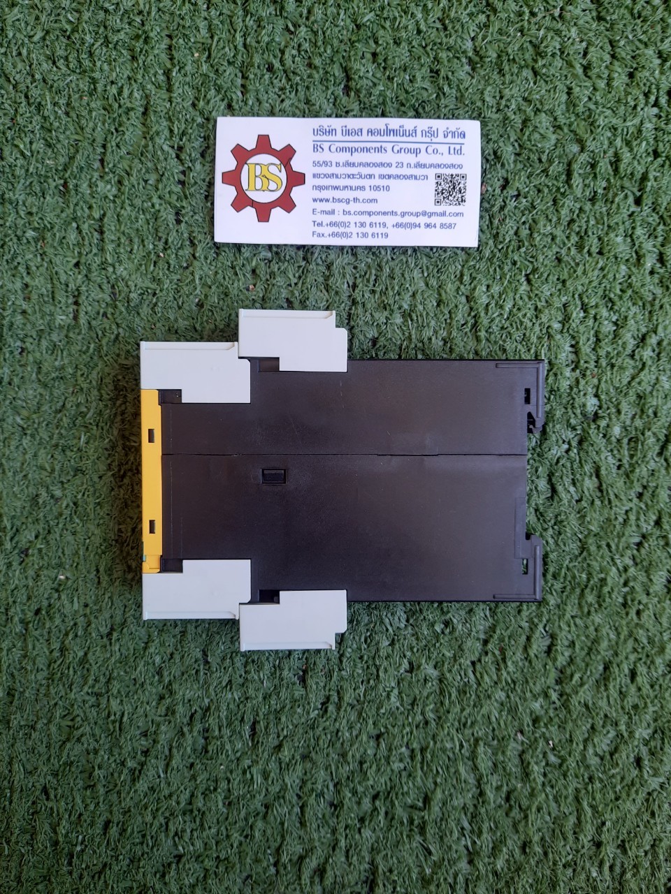 SIEMENS : 3TK2821-1CB30 SIRIUS safety relay with relay enabling circuits (EC) 24 V AC/DC, 22.5 mm Screw terminal EC instantaneous: 3 NO EC delayed: 0 NO SC: 1NC Autostart/manual start Basic device Maximum achieved SIL: 1, PL: c as expansion unit up to max