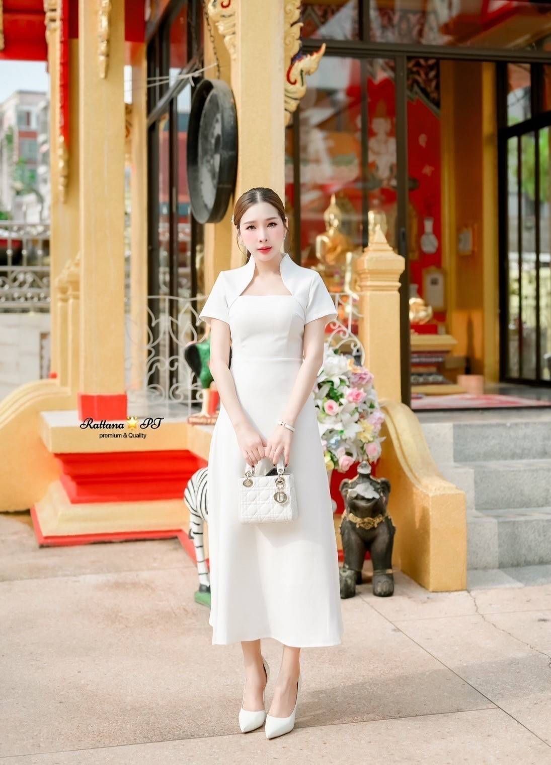 ชุดเดรสยาวสีขาวทรงสวยมาก สวยหรูดูแพง หน้าอกมีฟองน้ำ ชุดมีซับในอย่างดี เนื้อผ้าดีมากค่า ชุดมีซิบด้านหลัง ใส่ออกงาน งานบุญ งานบวช งานแต่ง #Rattana🌟PT #งานเลี้ยง#ชุดสีขาว #ชุดทำบุญ#งานบวช