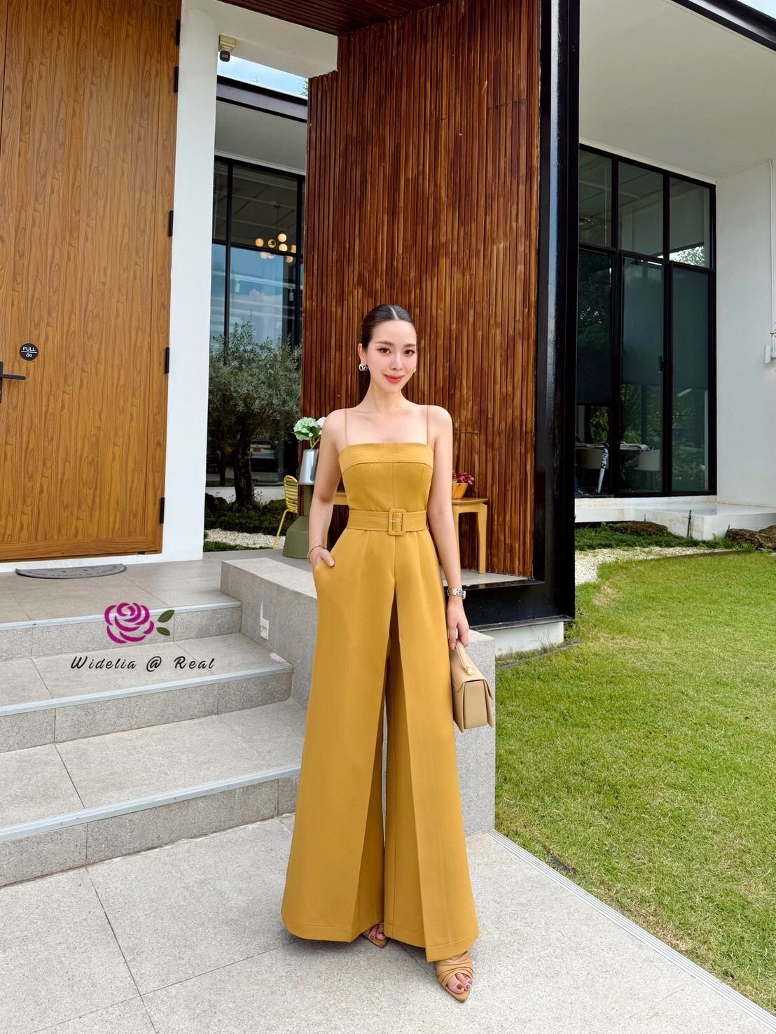 Jumpsuit จั้มสูทสายเดี่ยวขายาว อกมีฟองน้ำ มีเข็มขัด 1 เส้น ช่วงกางเกงเย็บจีบ ซิปหลัง เนื้อผ้าอย่างดีมีน้ำหนัก งานคัตติ้งเนี๊ยบเป๊ะ