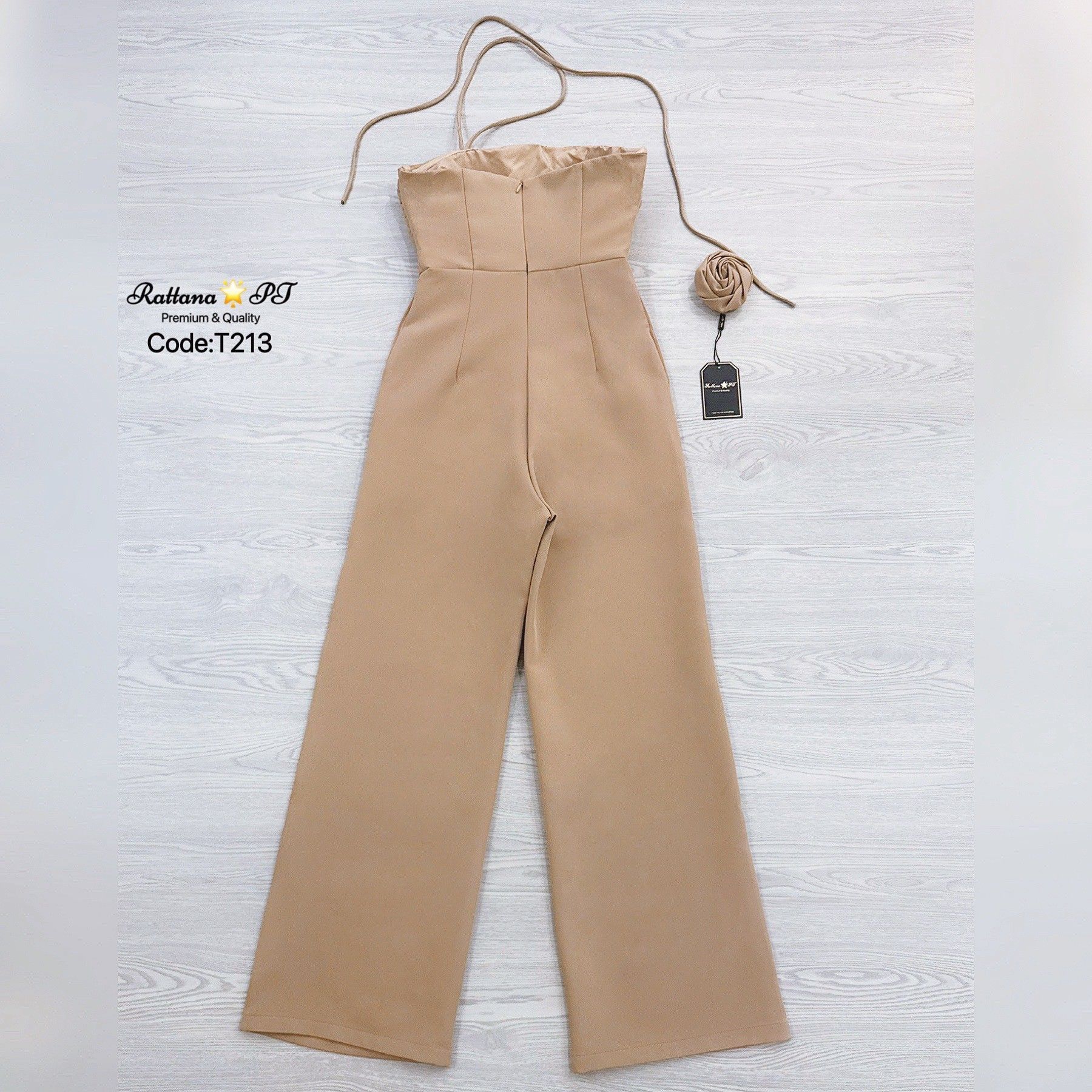 จั้มสูทกางเกงขายาว มีความเรียบหรูดูแพง แต่งดอกไม้เป็นเข็ด ดอกไม้สามารถถอดออกได้ ชุดมีซับใน หน้าอกมีฟองน้ำ มีกันลื่น มีซิบด้านหลัง กางเกงมีกระเป๋าทั้ง2 ข้าง เนื้อผ้าดีมากๆ ใส่ออกงาน ปาตี้ ดินเนอร์ #Rattana🌟PT #ชุดจั้มสูท#ออกงาน #ชุดเที่ยว#ชุดสีน้ำต