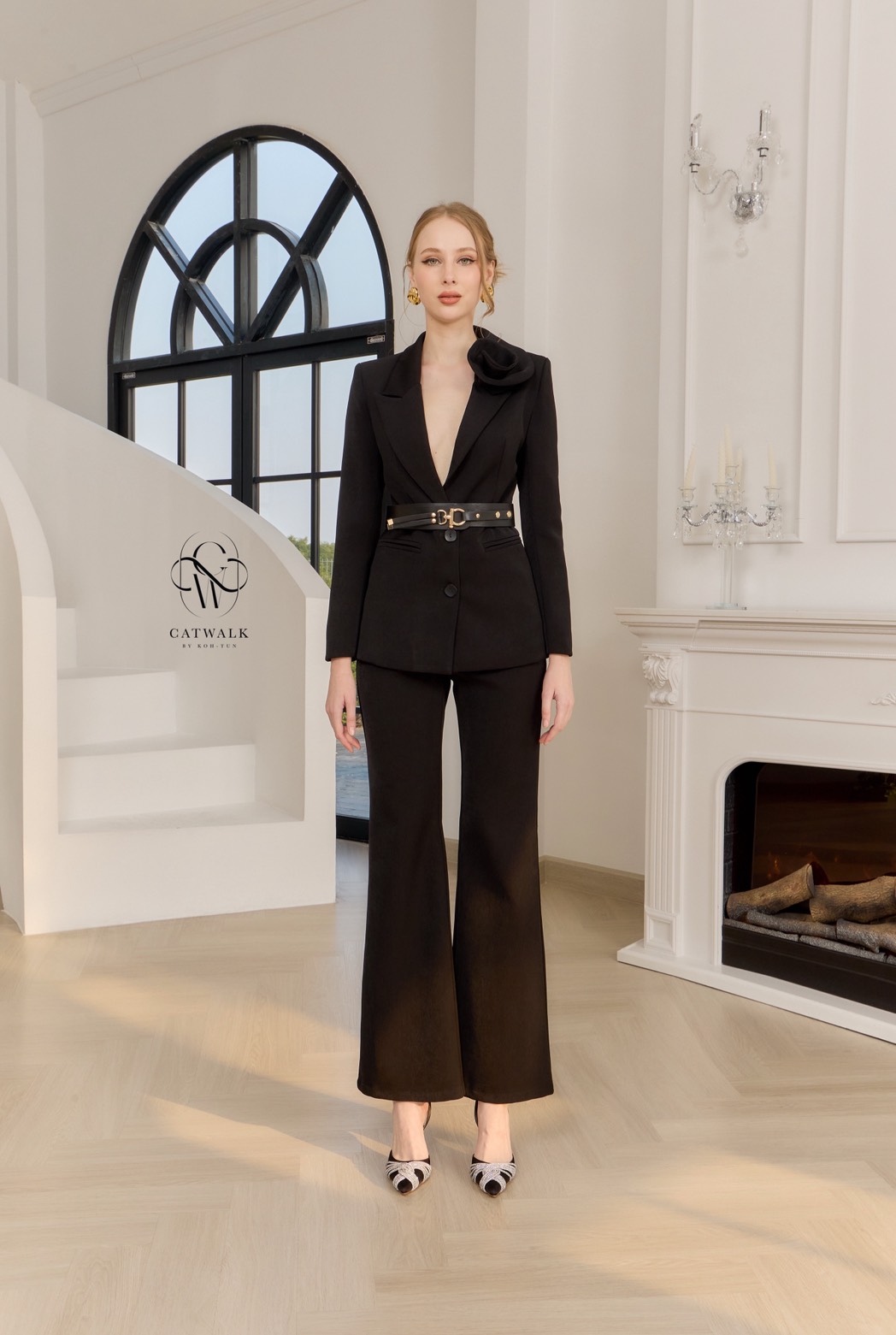 Set BLAZERปกดอกไม้+เข็มขัด+กางเกงทรงสวย รุ่นนี้จัดมาให้สุดคุ้มจริงๆ เนื้อผ้าเกรดเอ ผ้าสวย ตัวBLAZER เป็นทรงเข้ารูป ช่วงปกคอดีไซน์ให้เป็นดอกกุหลาบ มาพร้อมเข็มขัดโทนตามสีชุด เข็มขัดงานสวยสามารถเลื่อนตามไซส์ได้ มาคู่กับกางเกงทรงขาม้า เนื้อผ้าเดียวกับตัวBLAZE