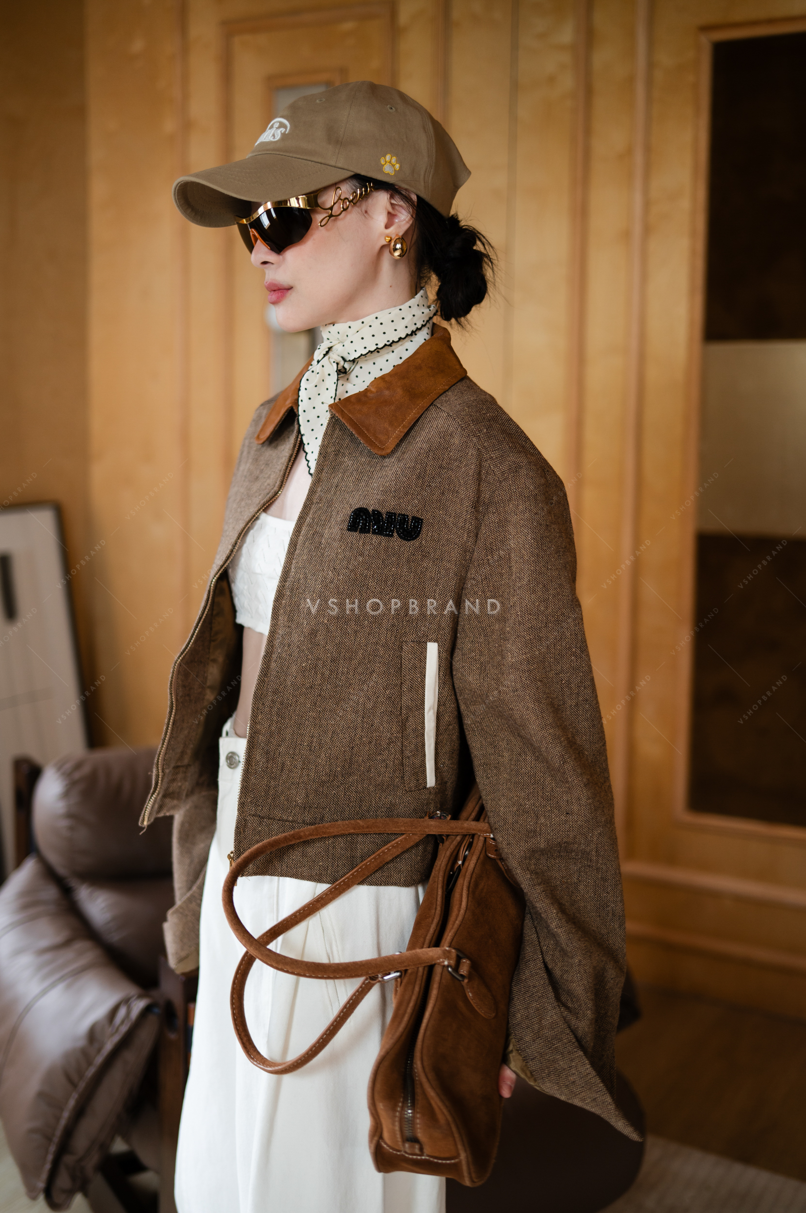 เสื้อคลุมผ้าทอ ปกหนัง อก miu.miu #vshopbrand #vshop #สูท #blazer #สูท #workingoutfit #outfits #girlstyle #womenwear #ชุดทำงาน #เสื้อสูท #เสื้อคลุม #ootd #แจ็คเก็ต #jacket