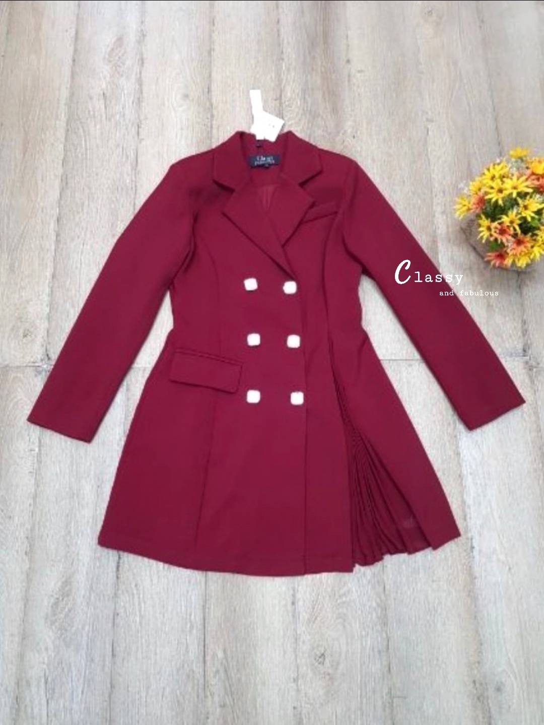 Dress สูท คอปกสูทแขนยาว บ่าเสริมฟองน้ำ ผ้าสูทอัดกาวอย่างดี กระดุมหน้าสวยๆ 6เม็ด และปลายกระโปรงด้านข้างอัดพลีท ผ้าดีมากมีน้ำหนัก มีซับในทั้งตัว งานหรูงานดูแพงเวอร์วัง สวยระดับ10 จัดเลยไม่ผิดหวัง ผ้าดี๊ดี