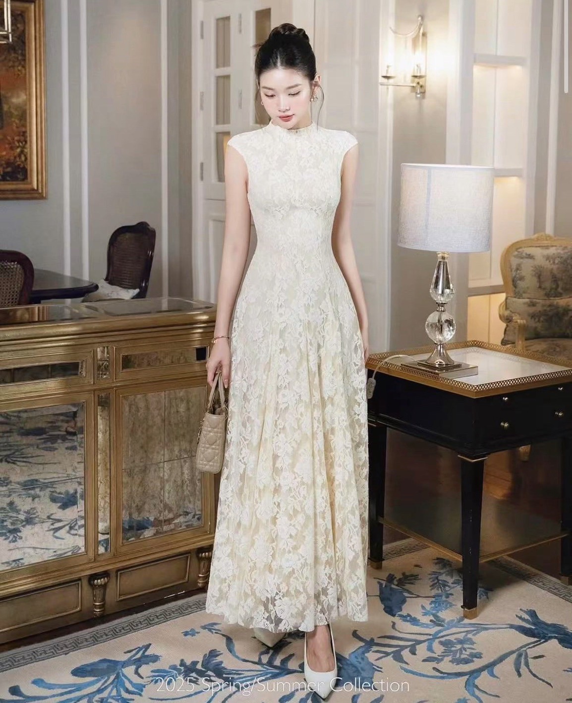 เดรสยาวลูกไม้ทั้งชุด ทรงสวยมาก ละมุนที่สุด เรียบหรูดูดี จะใส่ออกงาน งานบวช งานแต่ง ใส่แล้วดูงามสง่า เนื้อผ้าดีมากชุดมีซับใน หน้าอกมีฟองน้ำ มีซิบด้านหลัง
