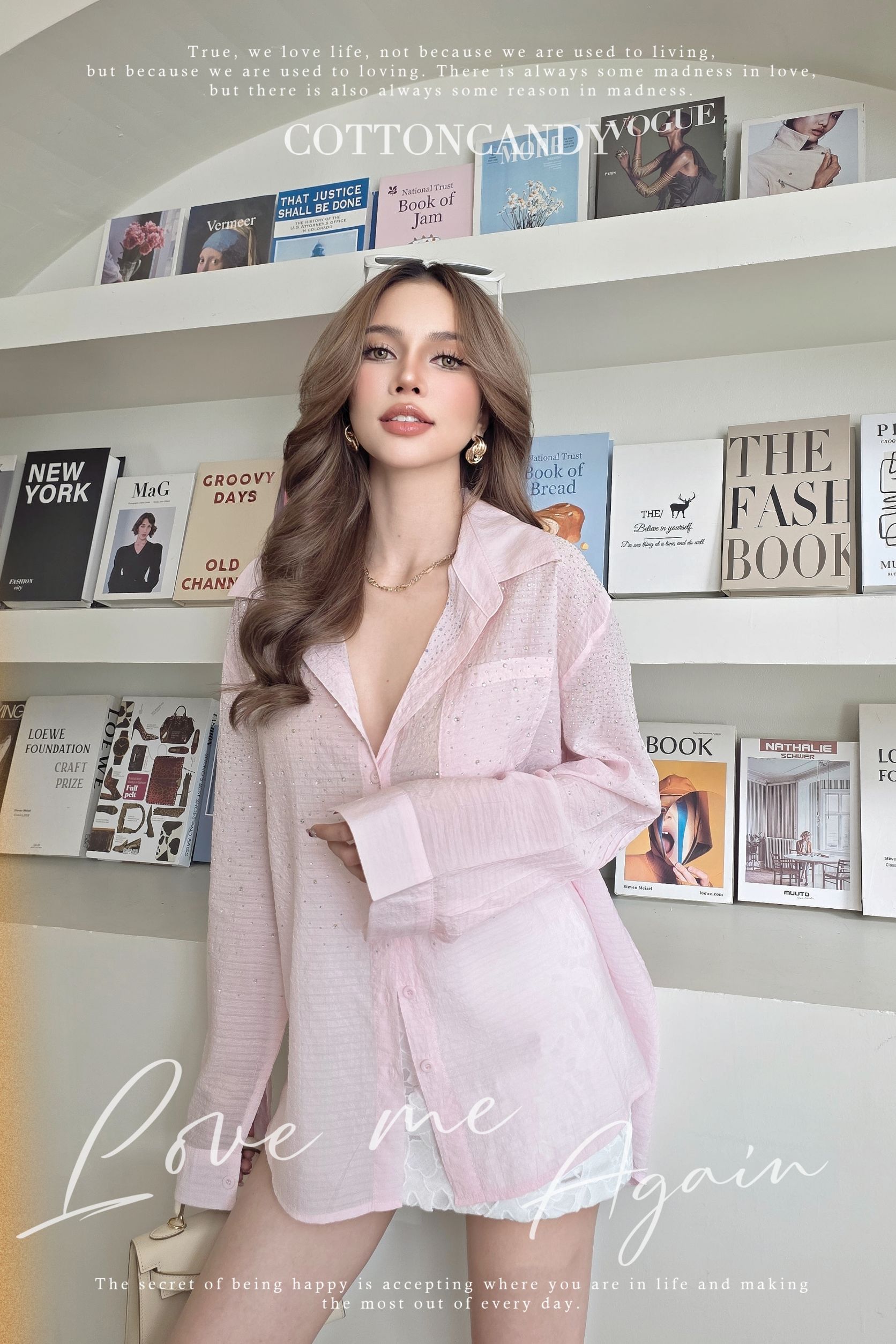 Tag#cottoncandy อร้ายยยยย เสื้อเชิ๊ตทรงoversize รุ่นนี้งานเกรดพรีเมี่ยมเกรดส่งออกเกาหลีคร่าาา ผ้าเนื้อดีใส่สบาย ดีเทลแต่งชวารอฟกี้ บลิ้งๆวิ้งๆวิบวับ งานดีเทลดีมากๆ