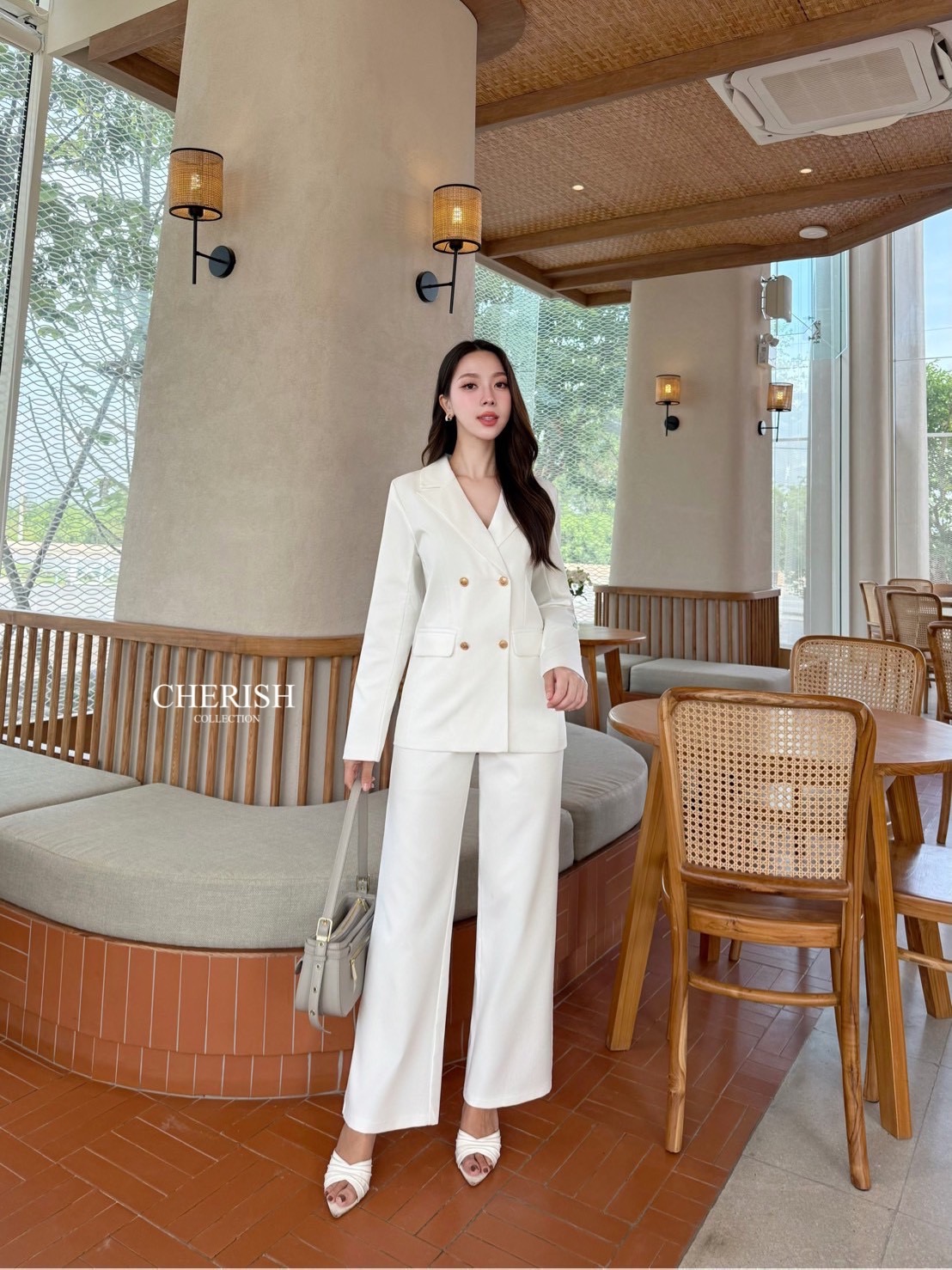 Setsuit เสื้อ+กางเกง ลุค CEO เรียบหรู ดูทันสมัย ทรงสวย ใช้ผ้าดี ใส่สบาย ตัวเสื้อสูทแต่งกระดุมทองมีกระเป๋า พร้อมซับในทั้งตัว มาพร้อมกับกางเกงขากระบอก มีกระเป๋า 2 ข้าง เซตนี้จะใส่ทำงาน หรือออกงานดูดีสุดๆค่ะ