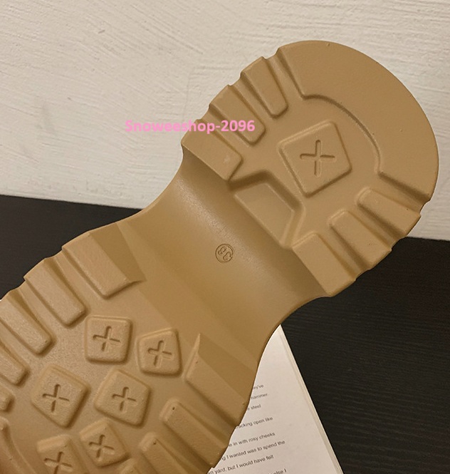 เที่ยวต่างประเทศให้ลุคปังตั้งแต่ก้าวแรก รองเท้าบูทมาร์ตินทรงสวย ใส่แล้วดูขายาวเพรียว แมตช์ง่ายทุกลุค กันน้ำ เดินสบาย เพิ่มความสูงแบบเนียน ๆ เที่ยวได้ทั้งวันไม่ปวดเท้า มี 4 สี | ไซส์ 35-40