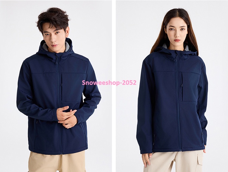 หนาวนี้…ต้อง “ซอฟต์เชลล์พรีเมียม” เท่านั้น กันลม กันน้ำ ได้จริง ซับในกำมะหยี่ หนานุ่ม อบอุ่นสุดๆ ใส่ได้ทั้งผู้ชาย-ผู้หญิง คู่รักก็เท่ มี 5 สี | ไซส์ S-7XL ครอบคลุมทุกสไตล์ จะถ่ายเดี่ยวหรือถ่ายคู่ บอกเลยว่าภาพออกมาดูแพงทุกช็อต