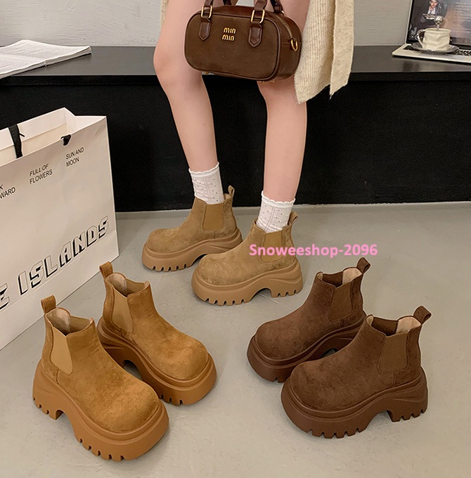 เที่ยวต่างประเทศให้ลุคปังตั้งแต่ก้าวแรก รองเท้าบูทมาร์ตินทรงสวย ใส่แล้วดูขายาวเพรียว แมตช์ง่ายทุกลุค กันน้ำ เดินสบาย เพิ่มความสูงแบบเนียน ๆ เที่ยวได้ทั้งวันไม่ปวดเท้า มี 4 สี | ไซส์ 35-40