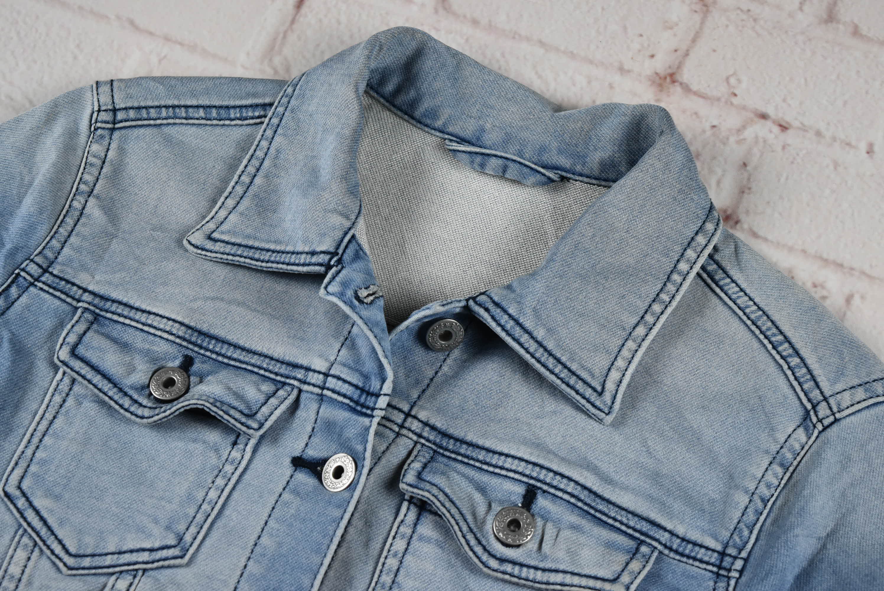 GU อกจริง 35 ไซส์ S เสื้อแจ็คเก็ตยีนส์ แขนยาว ผู้หญิง ผ้ายืดนุ่มใส่สบาย ทรงสวย มีกระเป๋าข้างเป๋าใน