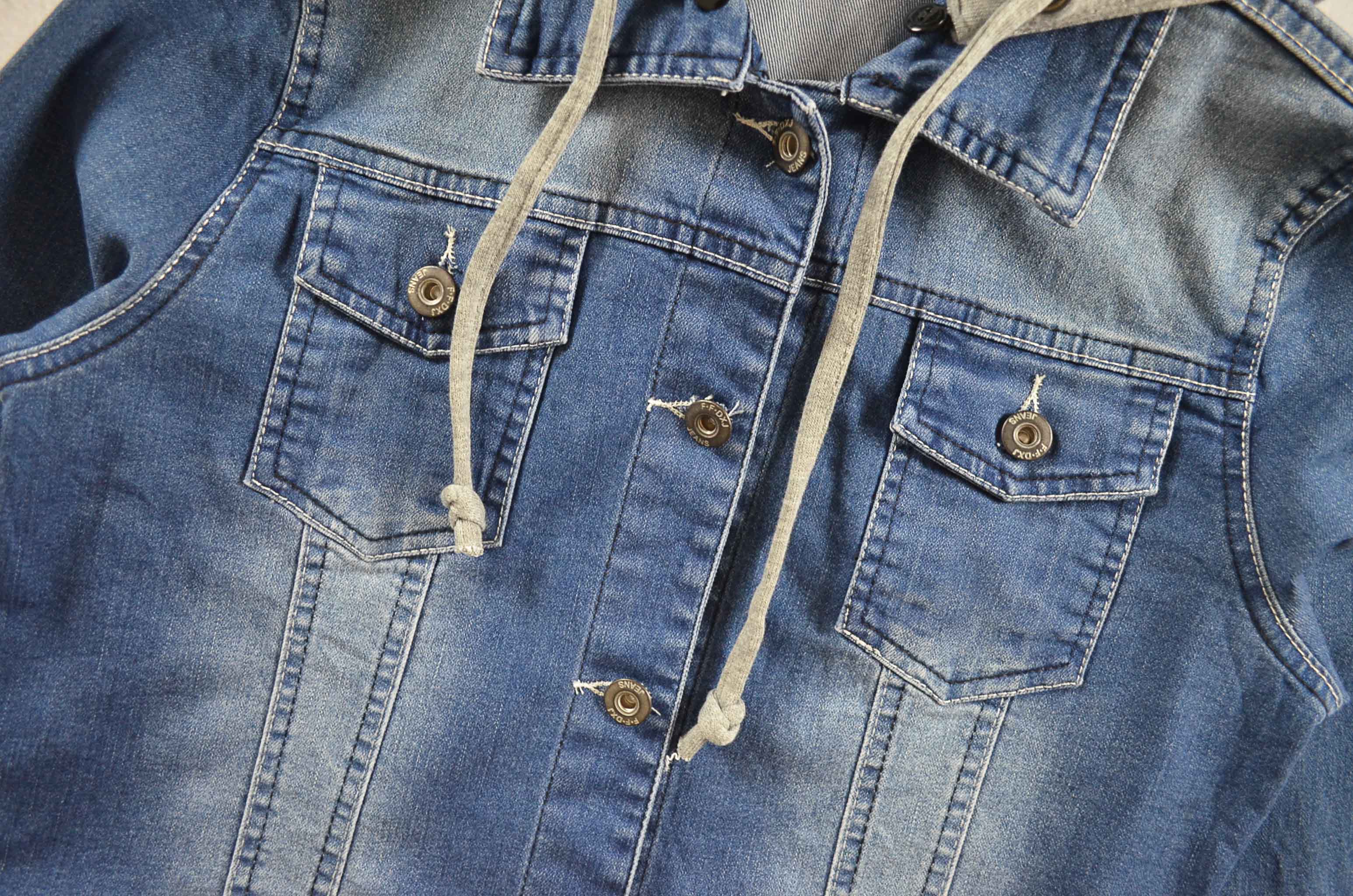 JEANS อกจริง36' (S) เสื้อแจ็คเก็ตยีนส์ เสื้อยีนส์แขนยาวหญิงชาย เนื้อผ้านุ่มใส่สบาย ผ้ายืด มีฮูดไว้กันแดด ทรงน่ารัก