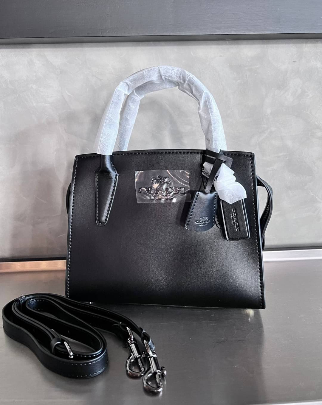 กระเป๋าาะพายไฮโซแบรนด์เนมโค้ชสีดำหนังแท้ขนาด 8 5 นิ้ว COACH ANDREA CARRYALL BAG((CP081))