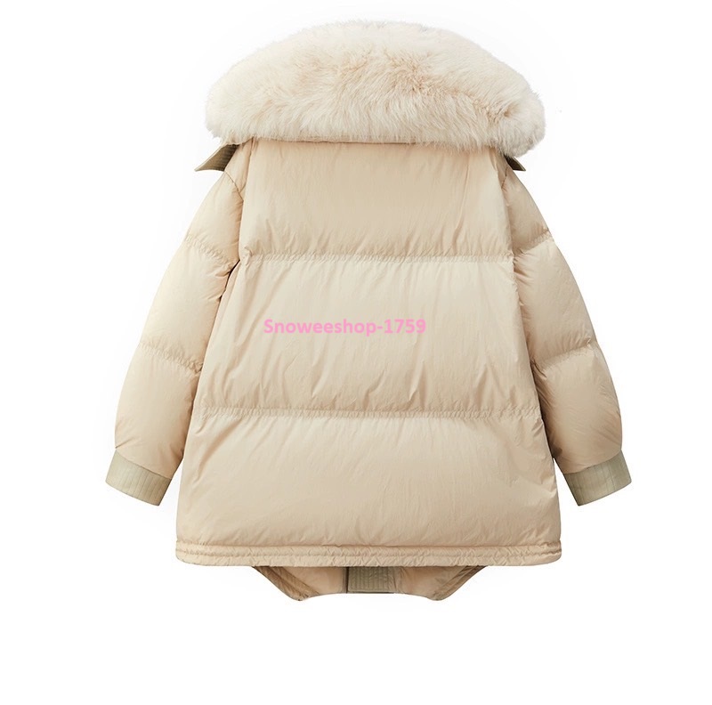 Down Jacket Coat เสื้อกันหนาวของผู้หญิง ทรงโอเวอร์ไซใส่แบบหลวมๆ แต่งปกเฟอร์และกระดุมแบบวินเทจ ผ้าเคลือบสารสะท้อนหยดน้ำ กันหนาว กันลม กันหิมะ ใส่ติดลบได้ดี มี 2 สี