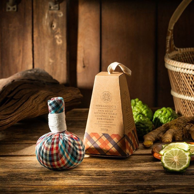 Organique Thai herbal hot compress ball 200 g. ลูกประคบสมุนไพร ผ้าขาวม้า 200 g