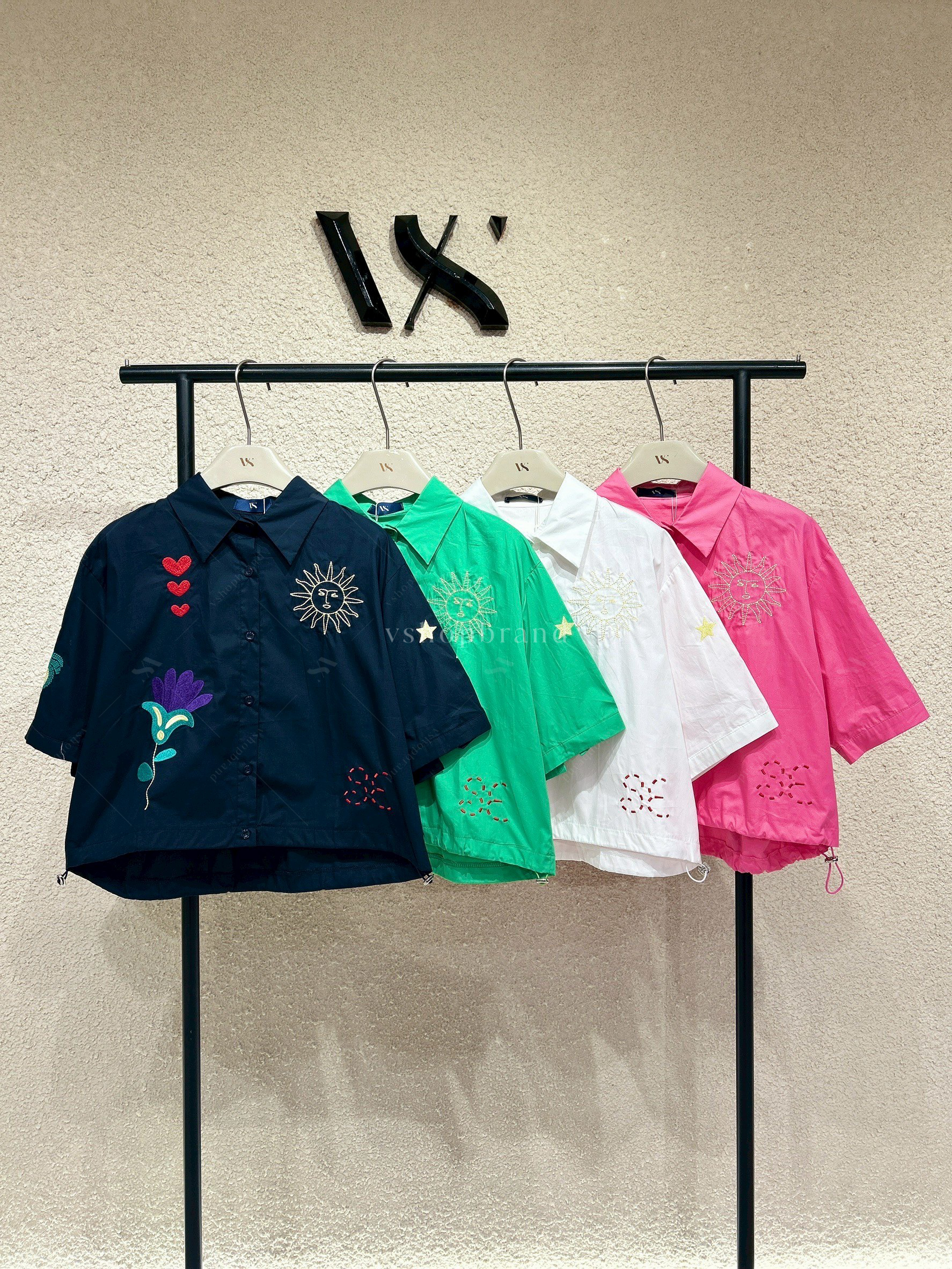 ครอปแขนสั้นคอปกปักดอกไม้ หัวใจ