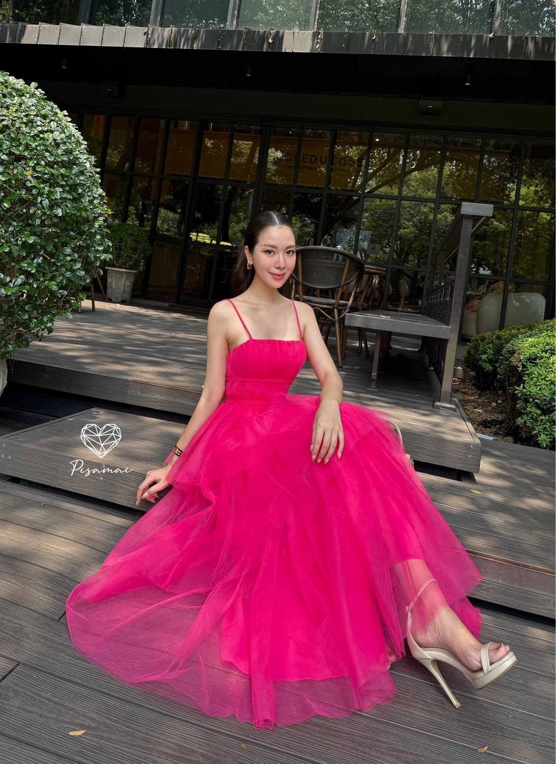 เดรสสายเดี่ยวสีชมพู ความกระโปรงเลเยอร์ฟูฟ่อง มานับพร้อมซับในให้อย่างดี ฟินนาเล่มากค่ารุ่นนี้ ราคาดีมากกกกกกค่า รุ่นนี้ผ้าดีใส่สวย ฟูฟ่อง เป็นทรง ถ่ายรูปดีมาก ปังปุริเย้แน่นอนค่า ห้ามพลาดเลย