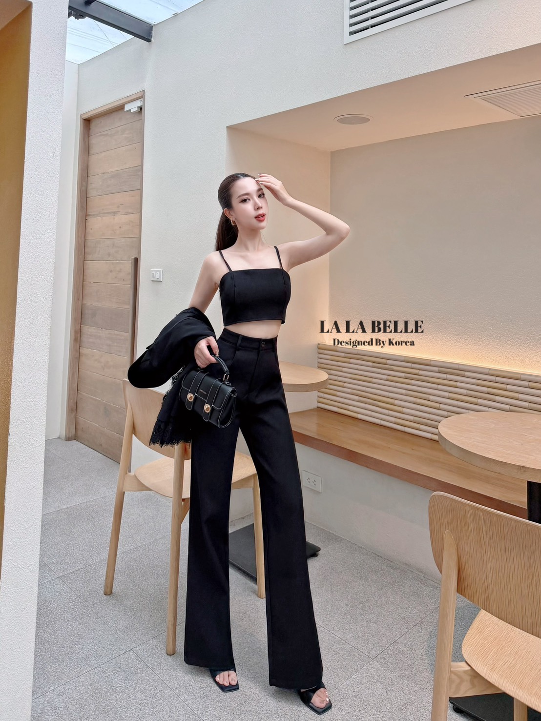 เซต3ชิ้นผ้าสูทอัดกาวอย่างดีผ้าดีทรงสวยเสื้อครอปสายเดี่ยวเสริมฟองน้ำปรับสายได้ใส่คู่กางเกงขายาวเอวสูงมีกระเป๋ากางเกง2ข้างมีซับในอัดกาวอย่างดีมาพร้อมเสื้อสูทคอปกแขนยาวผ่าแขนแต่งลูกไม้ช่วงขอบคอและขอบแขนมีซับในอัดกาวอย่างดีงานคุณภาพเกรดพรีเมี่ยม