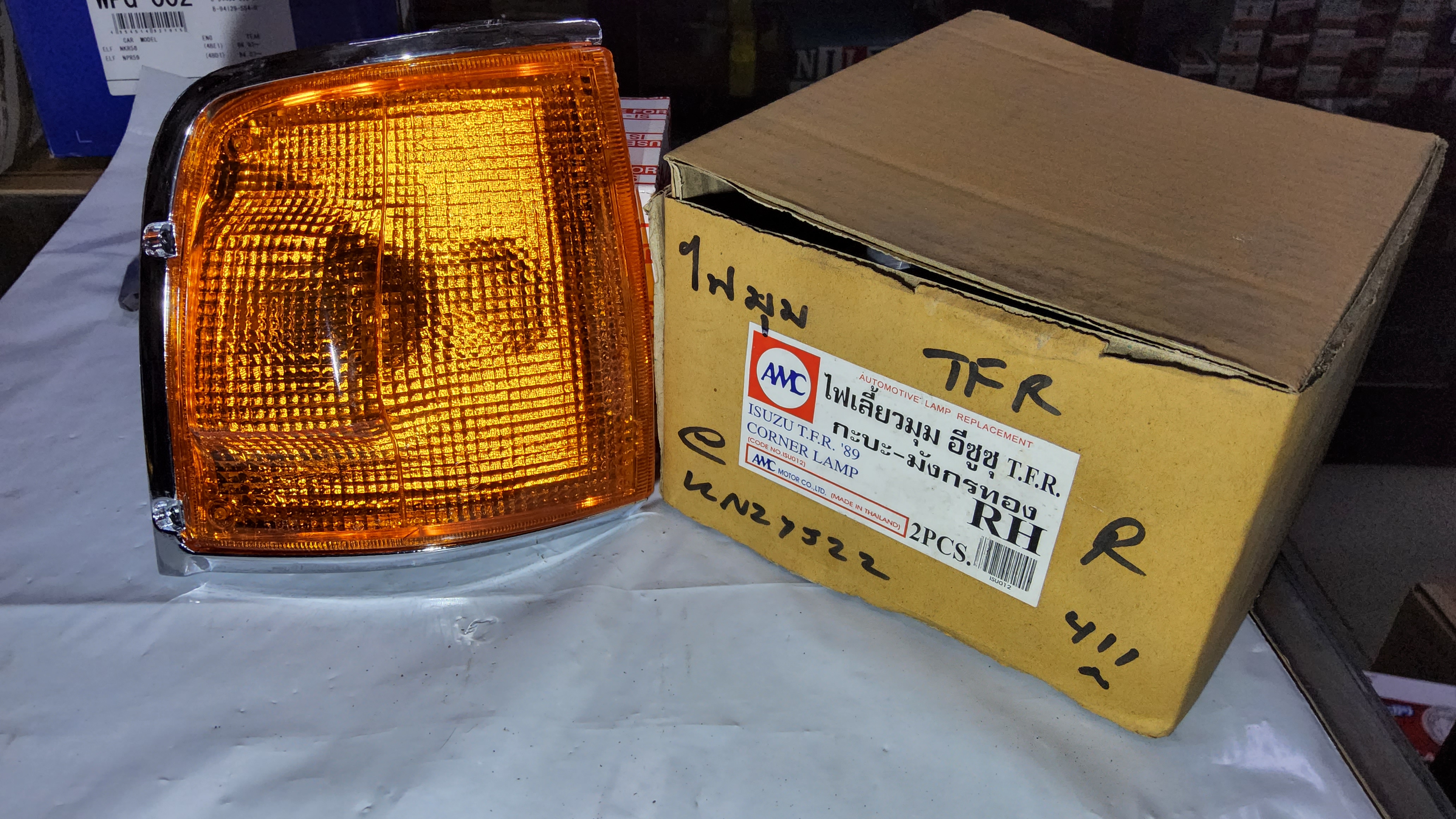 ไฟเลี้ยวมุม ไฟหรี่มุม ISUZU TFR 1989 ข้างขวา RH ขอบชุบ ราคา ดวงละ