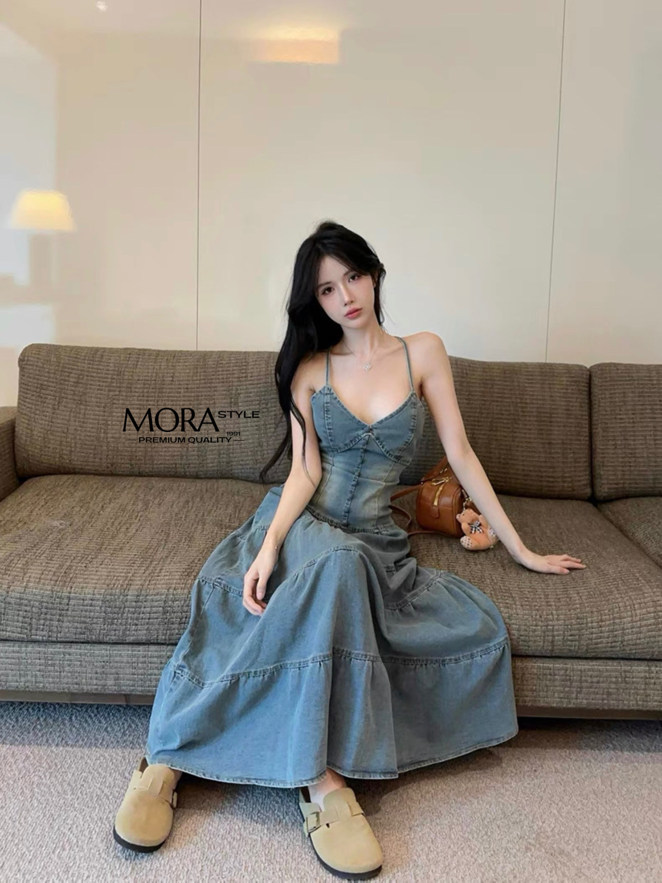เดรสยีนสายเดี่ยวตัวยาว มีเชือกผูกโบว์หลัง ผ้าดีทรงสวย ใส่สบาย ดีไซน์น่ารักมากก รุ่นนี้ใส่เที่ยวได้หลายโอกาส มีติดตู้ไว้ได้ใส่แน่นอนค่าา