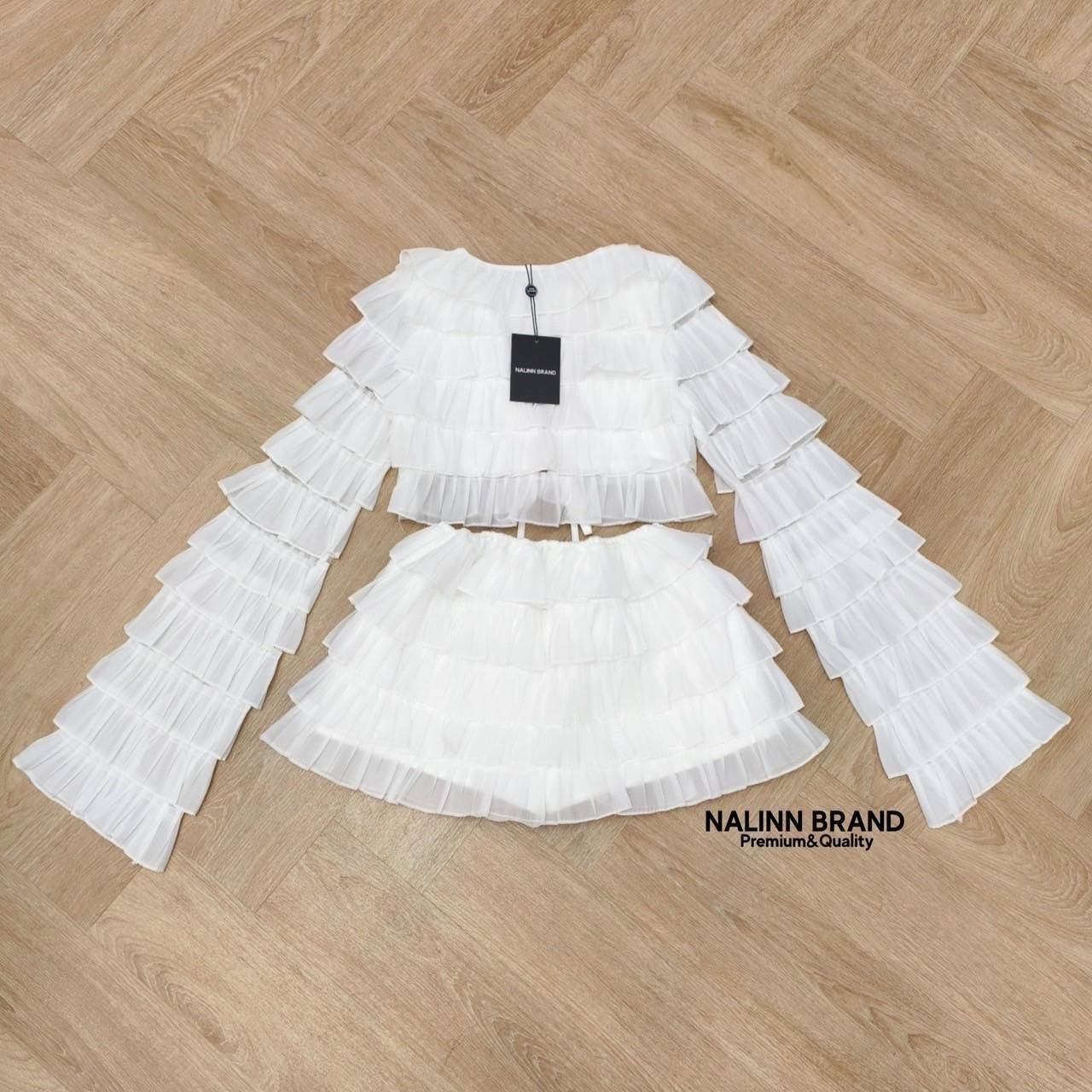 SET 2 ชิ้น เสื้อสีขาว+กระโปรงสีขาวระบายทั้งตัว เสื้อผูกหน้า เซ็กซี่มากกระโปรงระบายรอบตัว เอวยางตามต้นฉบับ ซับในกางเกง ใส่ปาร์ตี้ วันเกิด ออกเดท คือเริ่ด