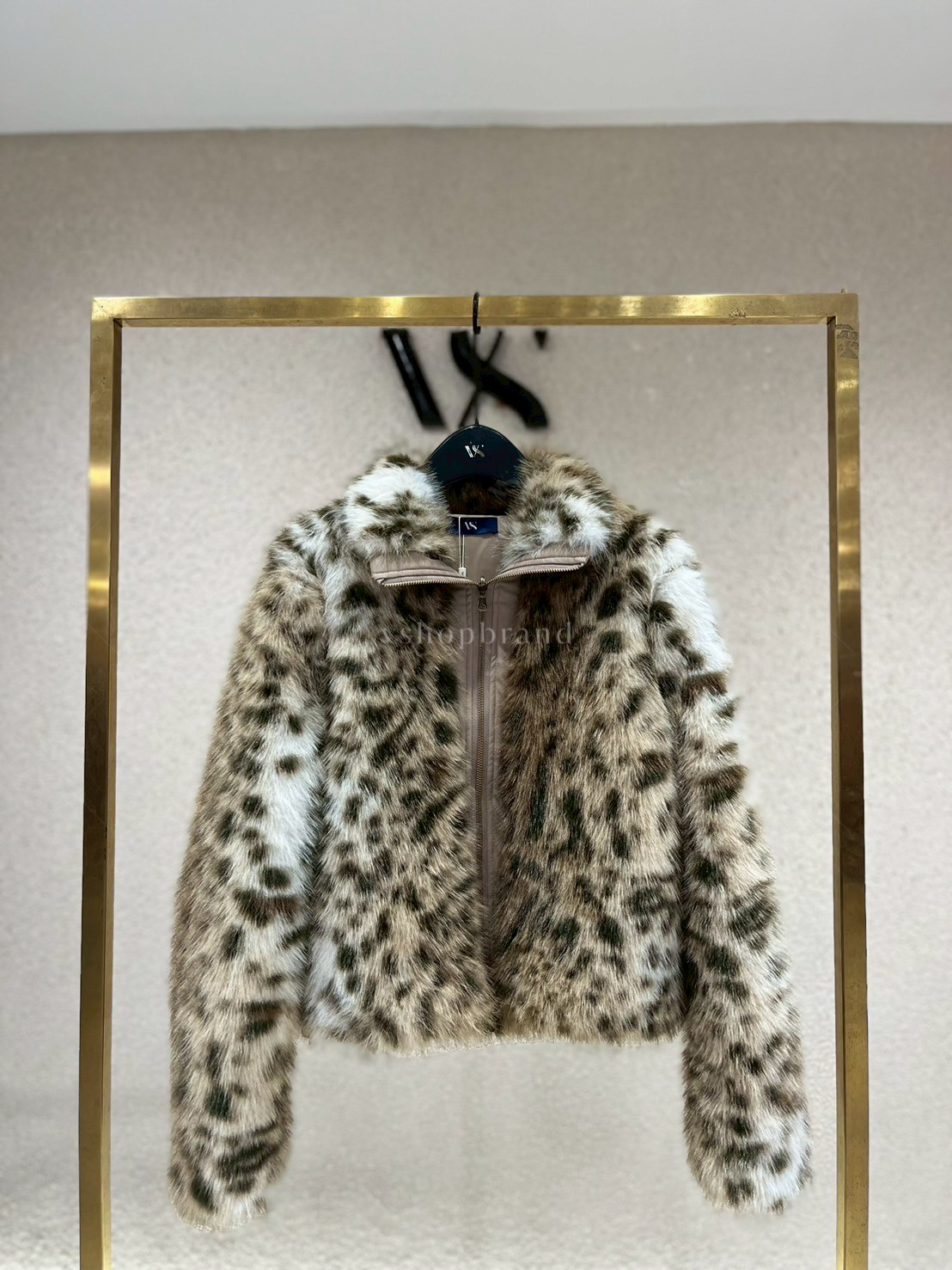 เสื้อคลุมขนเฟอร์ลายเสือดาว