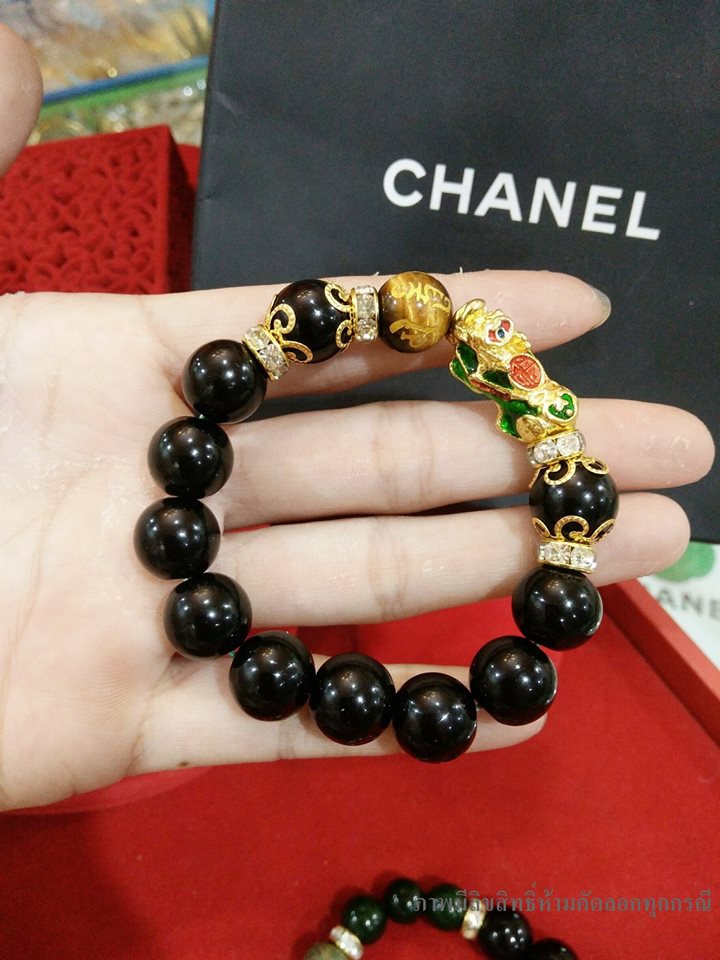 ข้อมือปี่เซียะเปลี่ยนสีได้ประดับหินดำ เครื่องประดับสุดยอดมงคล