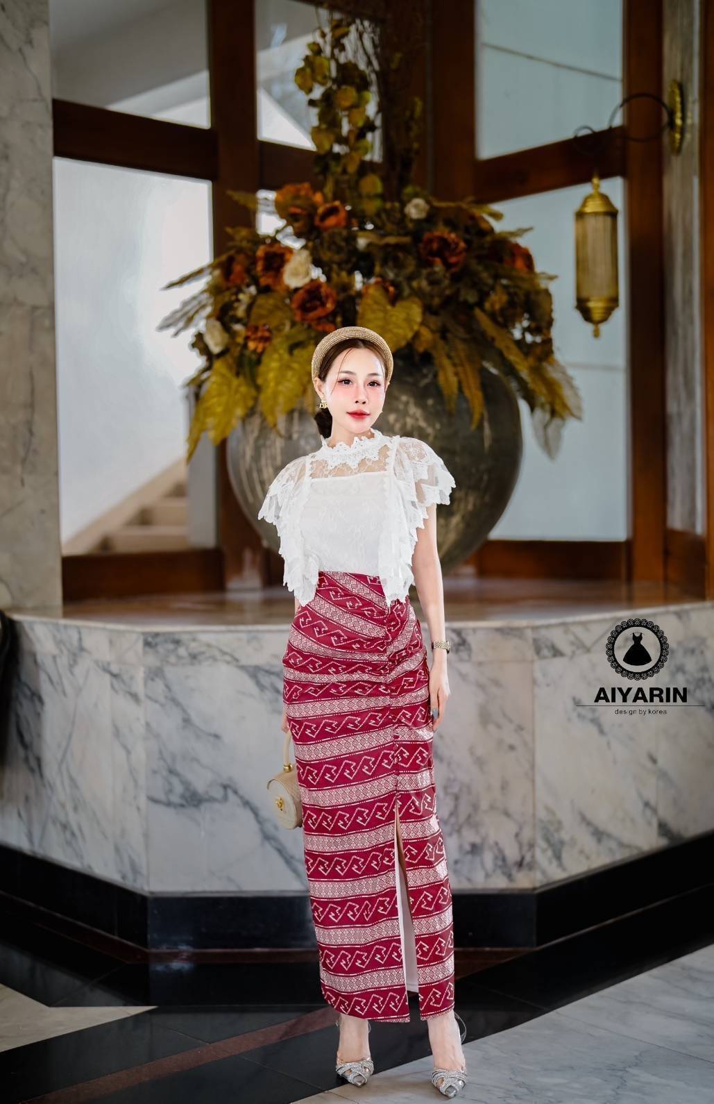 set เซ็ตชุดผ้าพิมลายไทยผ้าหนาเสื้อลูกไม้ปักฉลุสวยมาพร้อมกระโปรงพิมลายเนื้อดีมากหนามีน้ำหนักเนื้อดีผ้าหนา มากคะ ซับในอย่างดีเสื้อดูเก๋ๆเสื้อดูสวยมากมาพร้อมกระโปรงเข้าชุดผ้าพิมลายเนื้อดี