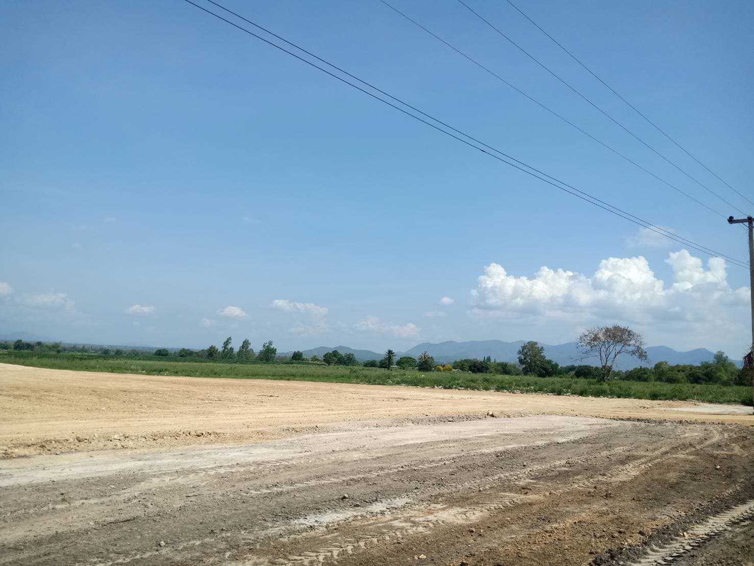 ขายที่ดินจัดสรรอำเภอชะอำ จังหวัดเพชรบุรีราคาเริ่มต้นที่3.5แสนบาทผ่อนชำระได้บรรยากาศดีล้อมรอบด้วยหุบเขาเหมาะสร้างบ้านพื้นที่กว้างพร้อมสำหรับทุกคนในครอบครัว