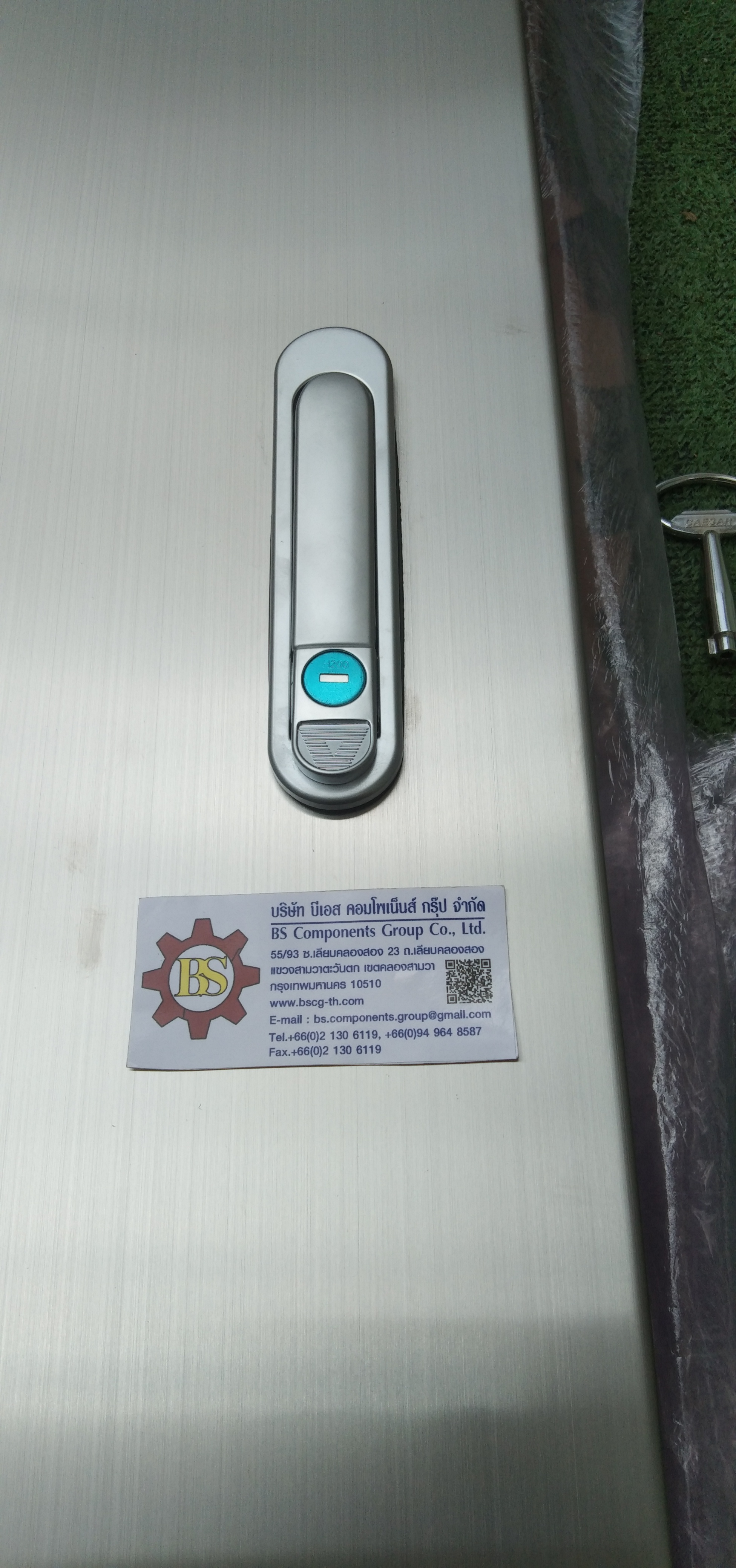 LOAD CENTER 250A ตู้สแตนเลส 304 มีหลังคาสโลป W450xH1050xD152mm. (42ช่อง)